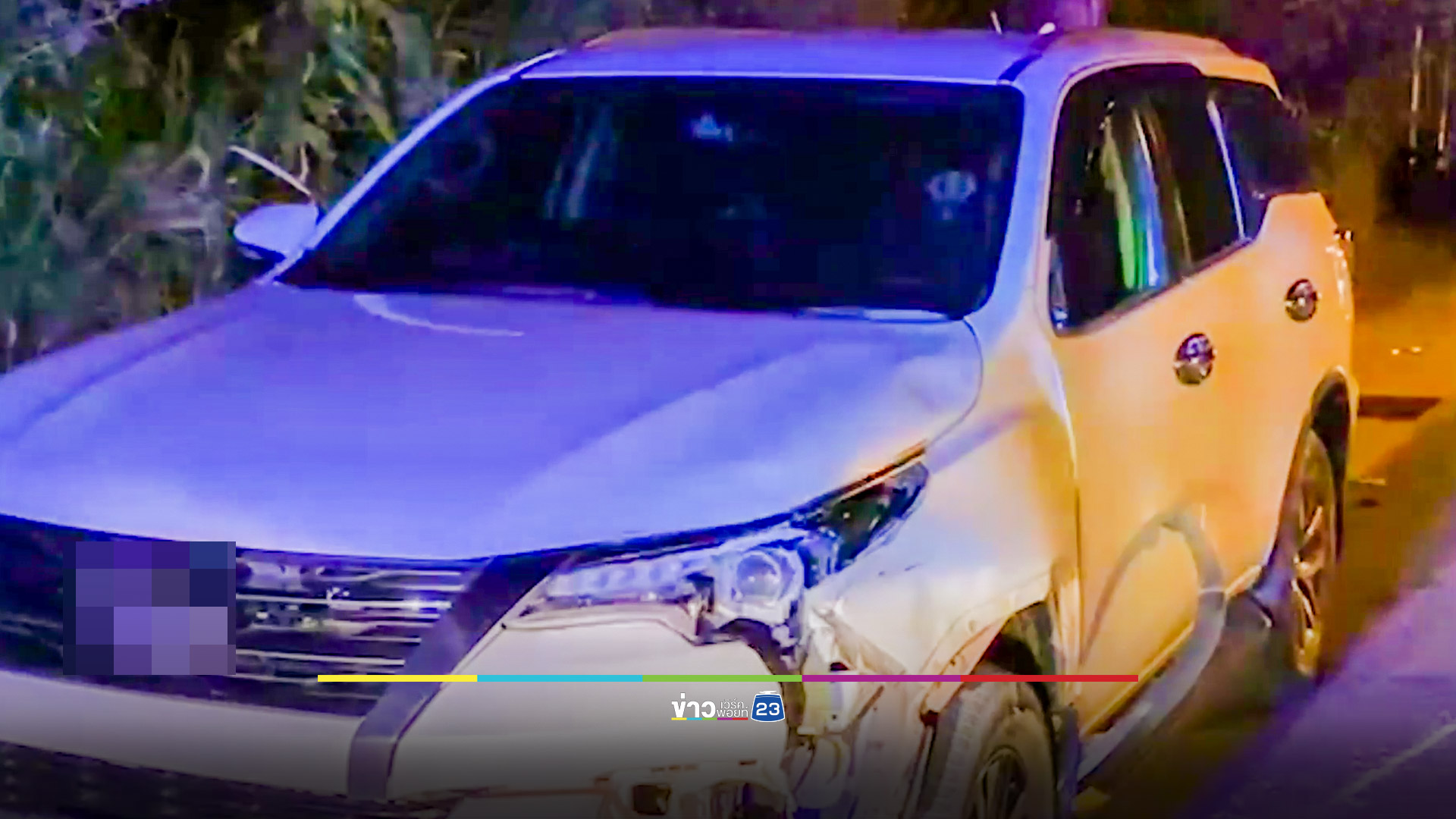 หนุ่มบิ๊กไบค์ดับอนาถ แซงรถหลายคันก่อนข้ามเลนชนรถ SUV