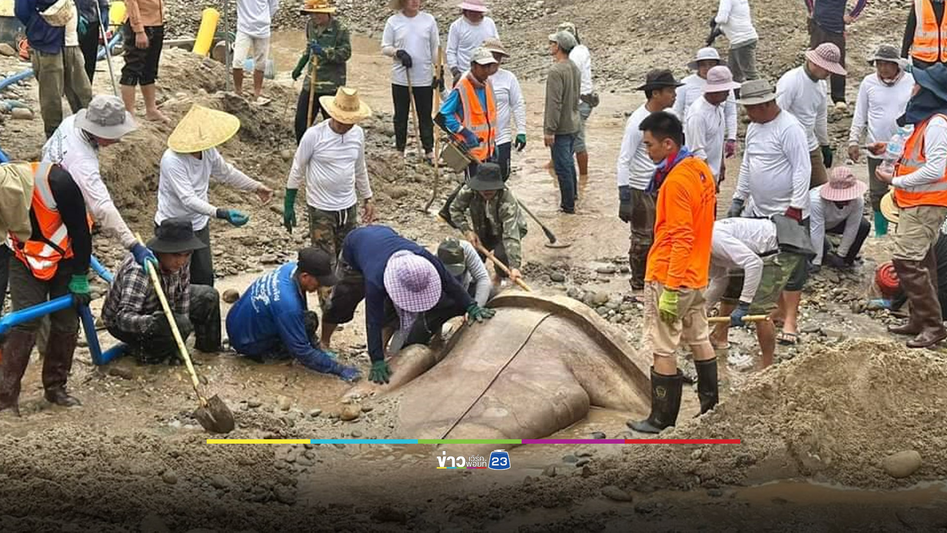 ขุดพบพระพุทธรูปสำริดองค์ใหญ่ หาดทรายริมแม่น้ำโขง