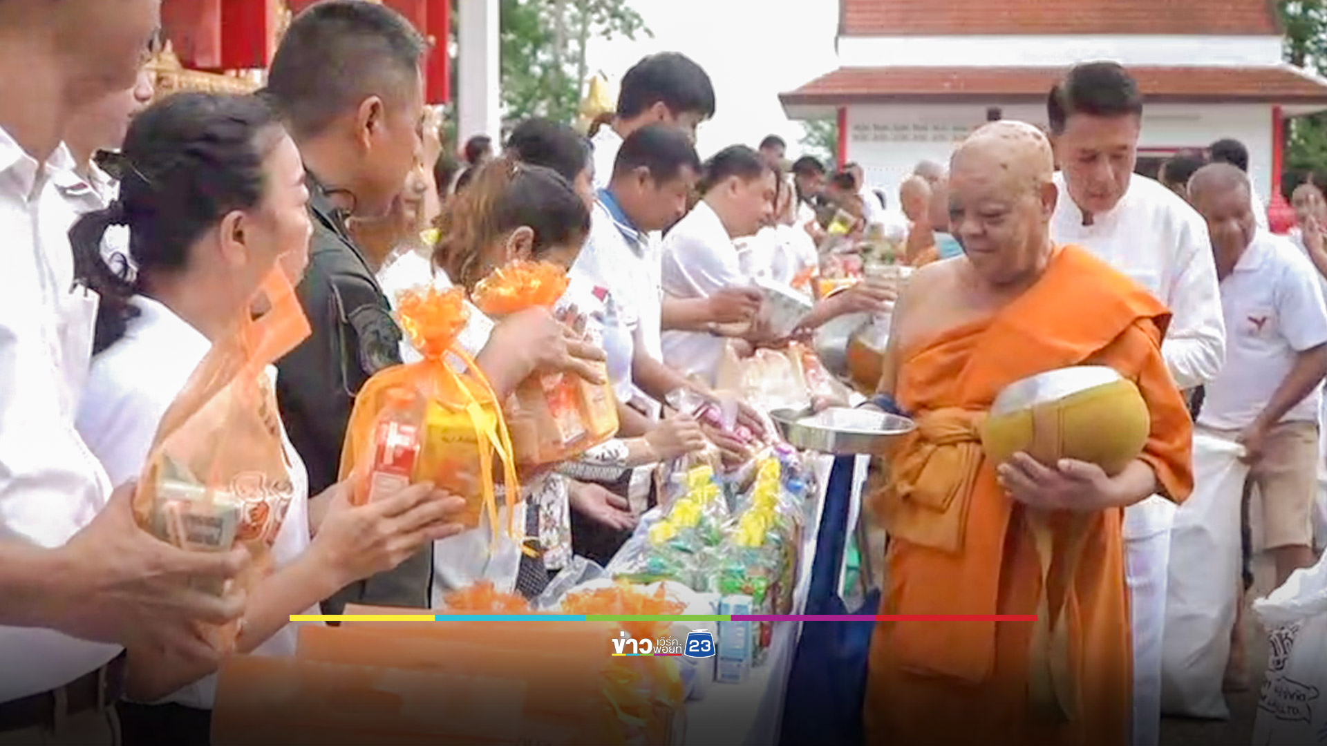ชาวพุทธยะลา ทำบุญตักบาตรวันวิสาขบูชาคึกคัก
