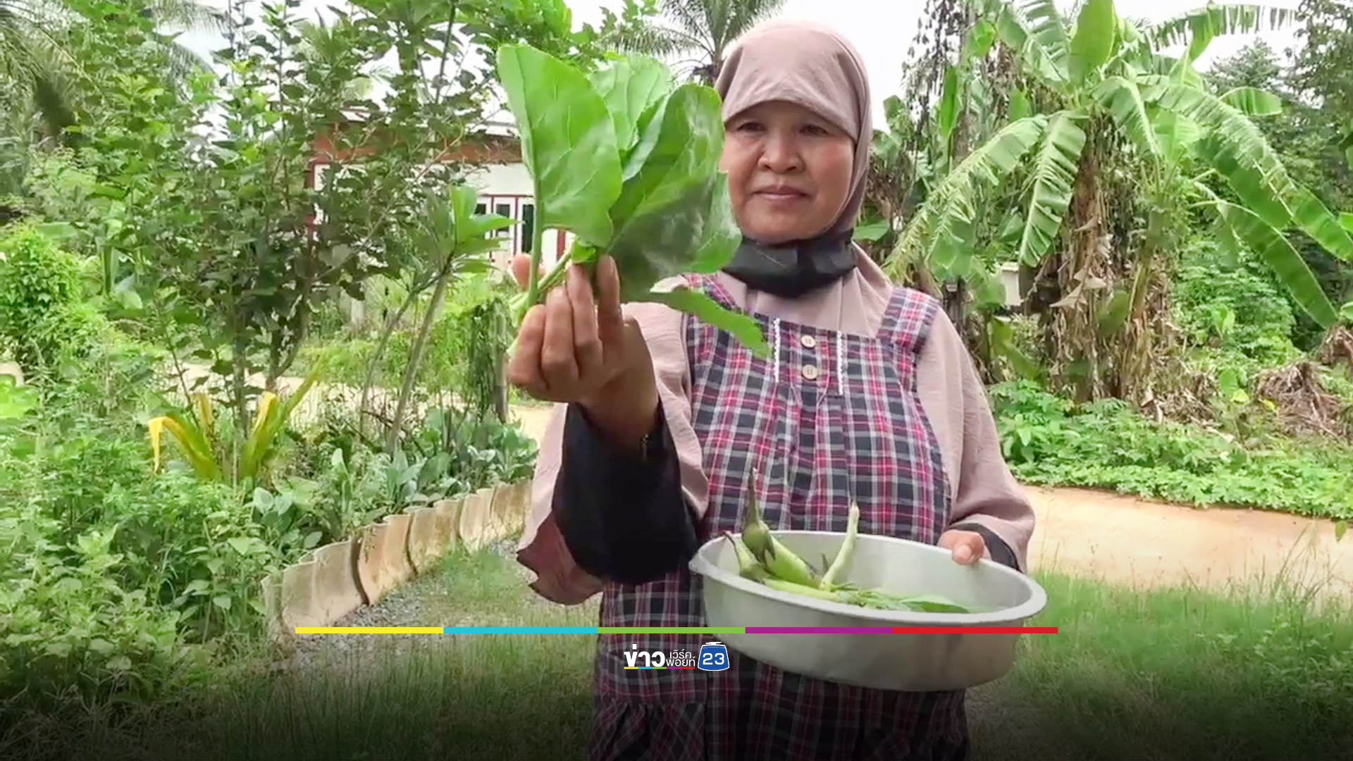 ส้มตำสู้ชีวิตของสองสามีภรรยา ผักสดจากสวน-กุ้งร้ารสกลมกล่อม
