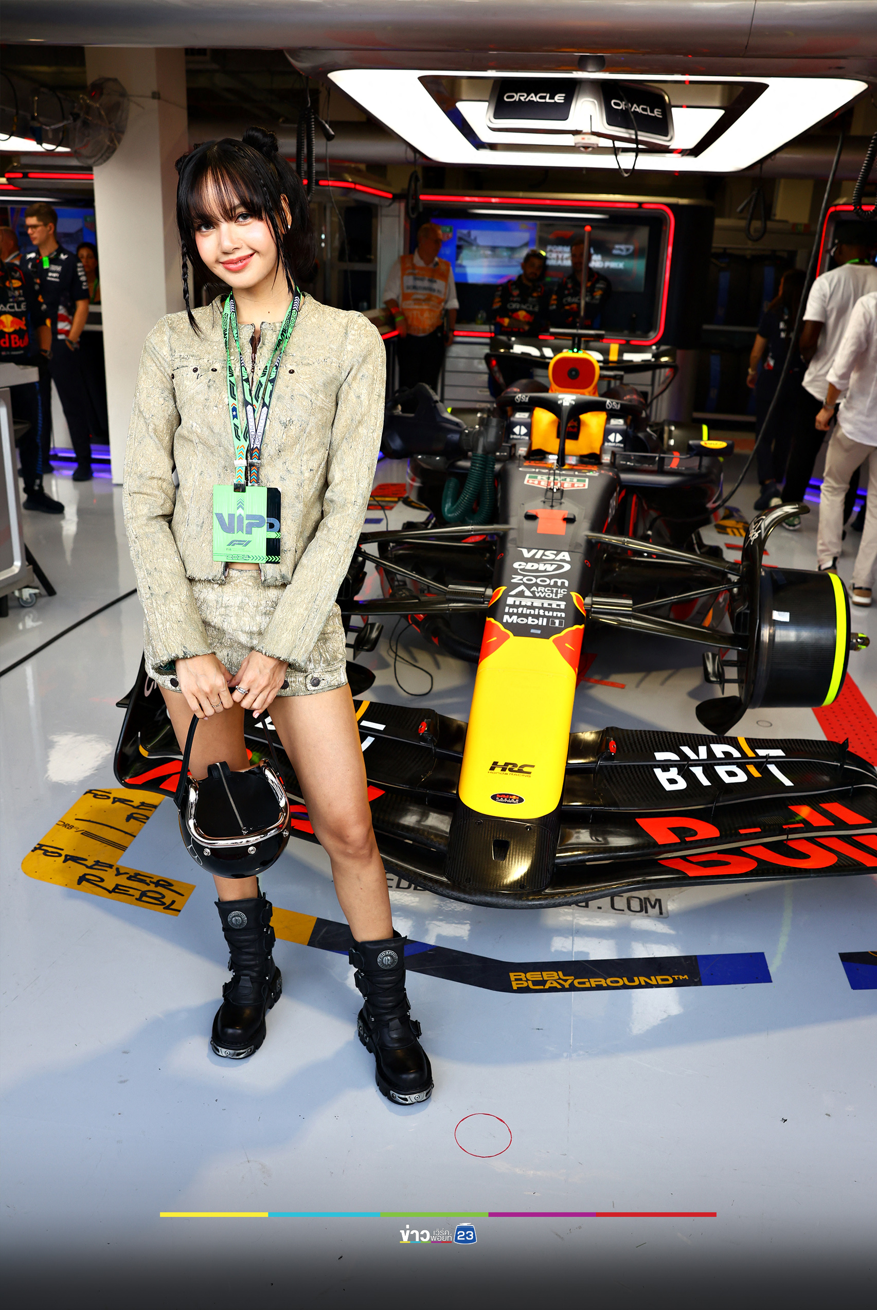 “ลิซ่า” โผล่สนามกรังด์ปรีซ์ F-1 โบกธงเข้าเส้นชัย