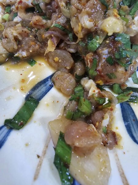 สั่งลาบไก่ แต่ได้ไก่สดมาทั้งถุง ร้านถาม ไม่สุกตรงไหน!