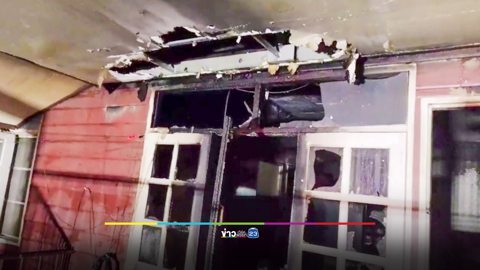 อุทาหรณ์!จุดเทียนไหว้พระบนบ้านเผลอ 10 นาทีไฟไหม้หวิดวอดทั้งหลัง