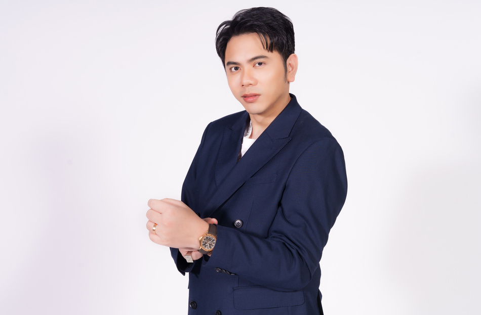 เปิดประวัติ "แอ็คมี่ DoubleDeep" หลังโพสต์รูปคู่ "ทักษิณ" ระยะประชิด