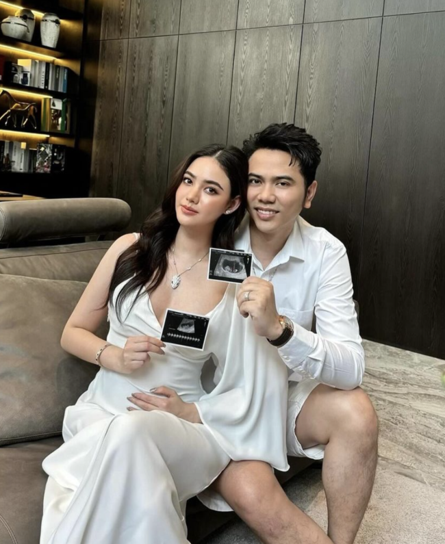 เปิดประวัติ "แอ็คมี่ DoubleDeep" หลังโพสต์รูปคู่ "ทักษิณ" ระยะประชิด