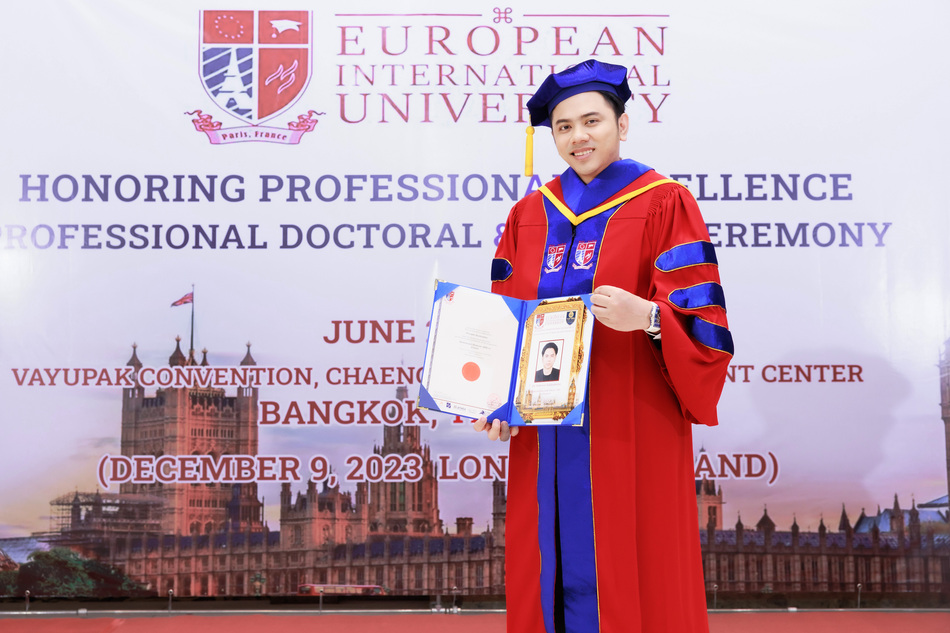 เปิดประวัติ "แอ็คมี่ DoubleDeep" หลังโพสต์รูปคู่ "ทักษิณ" ระยะประชิด