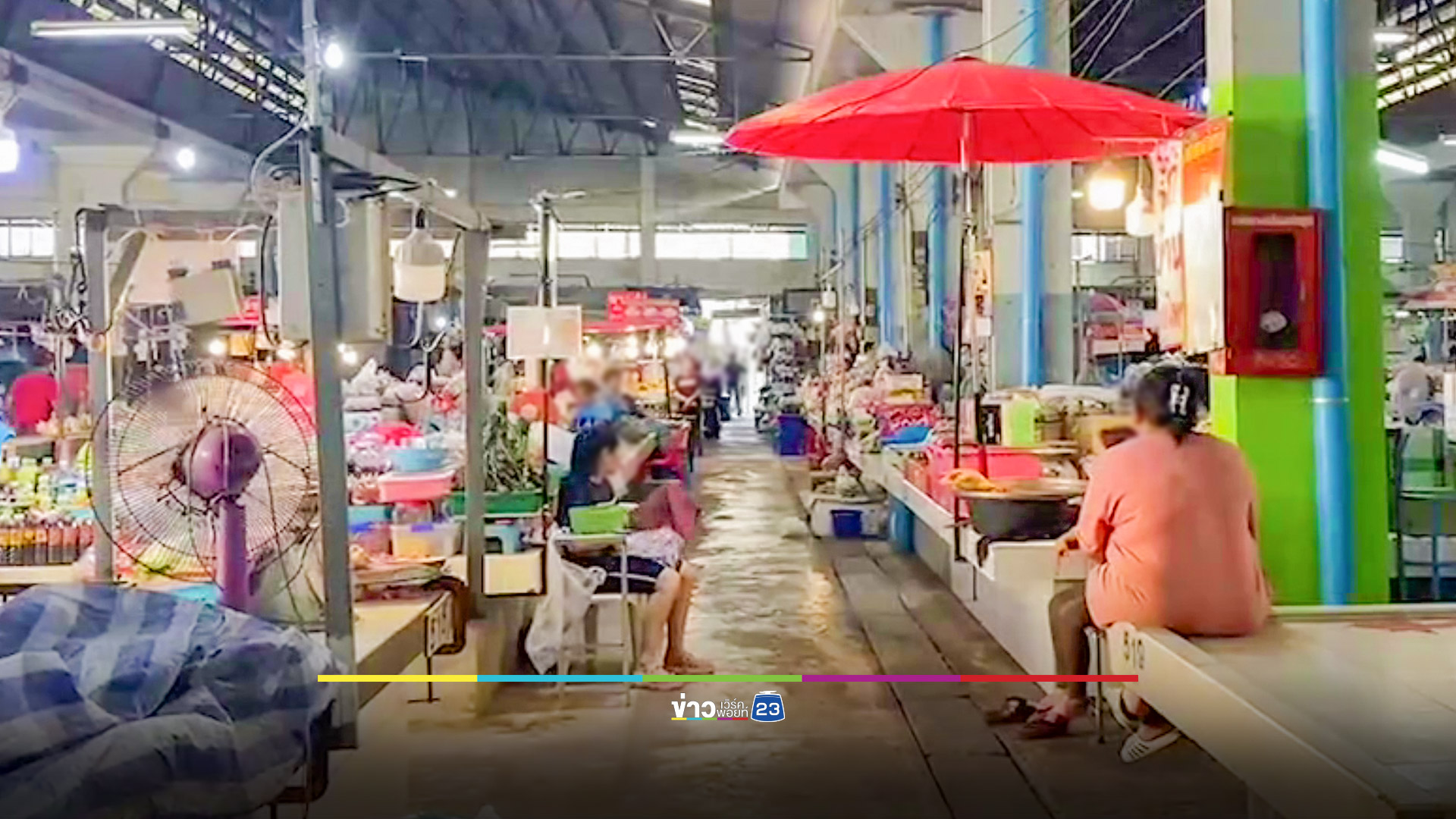 พนักงาน ทม.ซ่อมหลังคาตลาด พลาดตกร่างกระแทกพื้นดับสลด