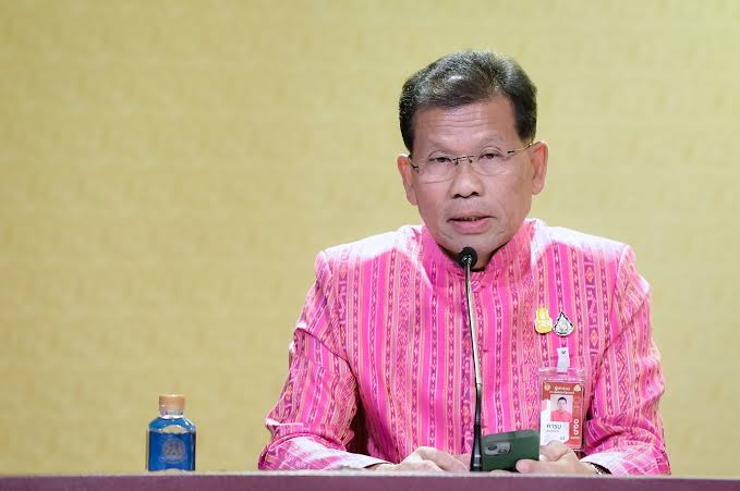 ศธ.ผ่อนผันแนวปฏิบัติการแต่งเครื่องแบบนักเรียน
