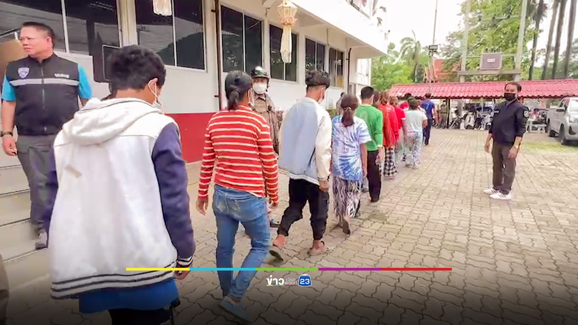 ตร.ลำพูนกวาดล้างแก๊งวัยรุ่นป่วนเมือง ผู้ปกครองโดนด้วย รวบได้ต่างด้าวเพียบ
