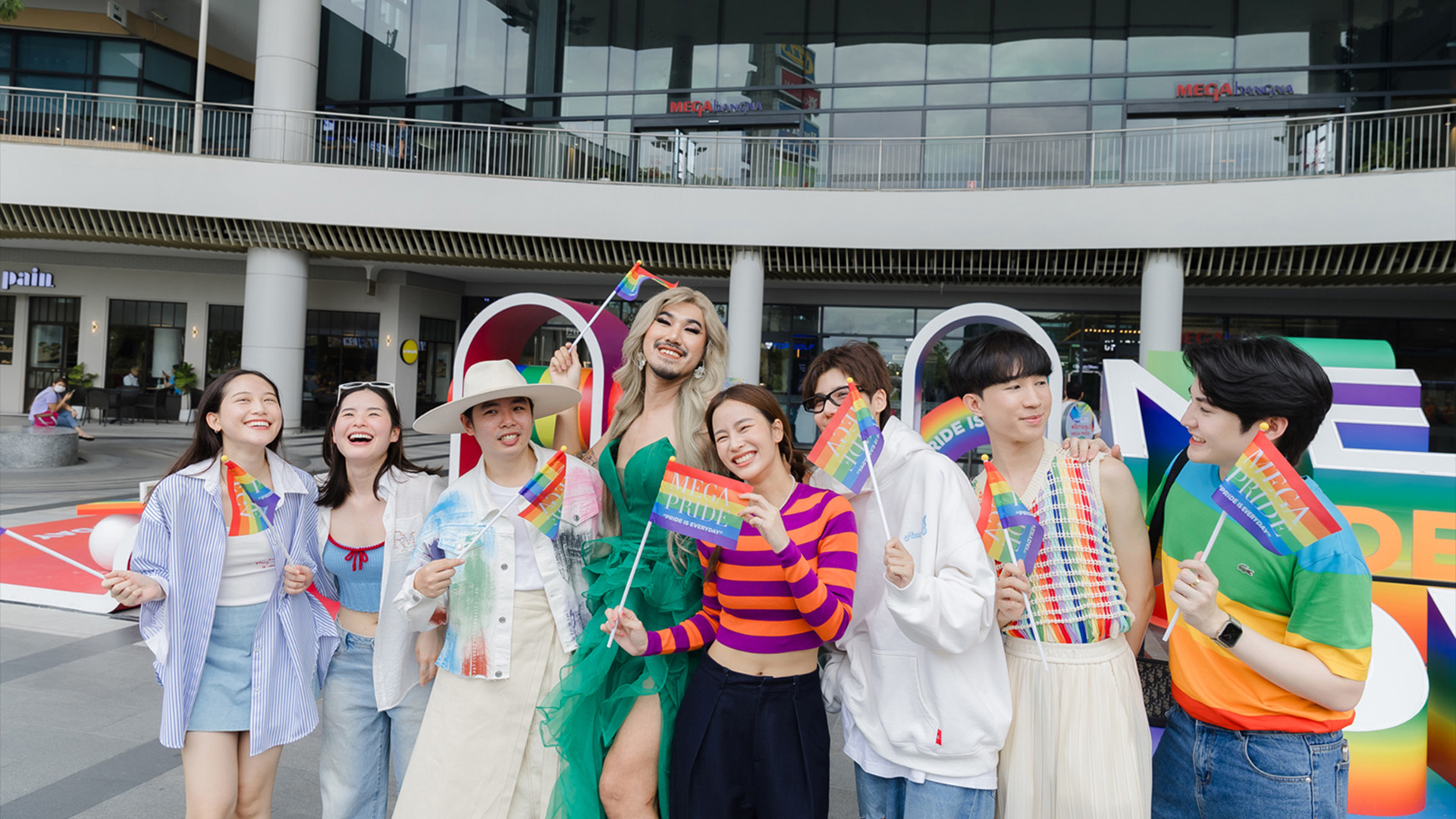 แลนด์มาร์คสีรุ้ง MEGA PRIDE : PRIDE IS EVERYDAY