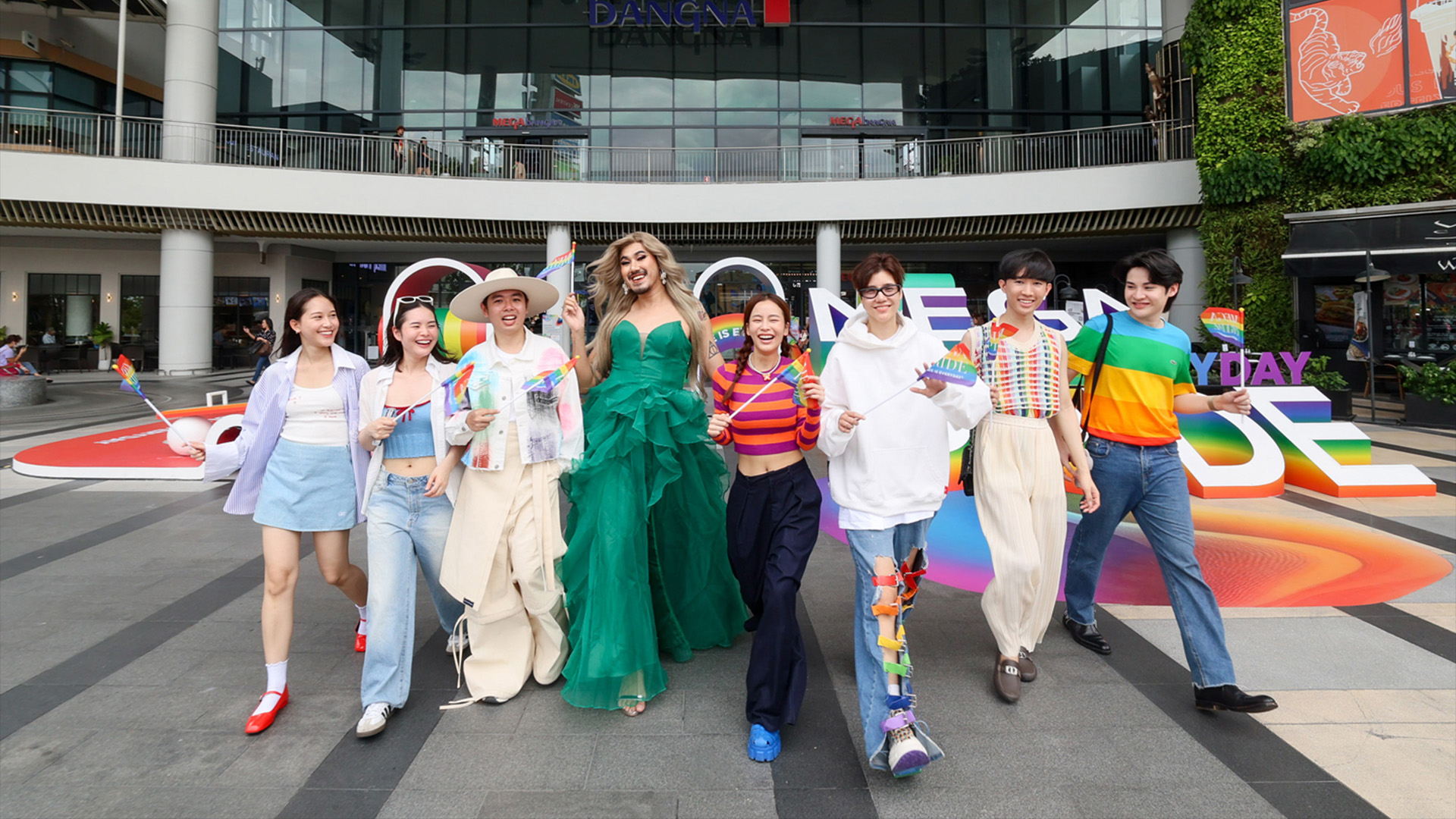 แลนด์มาร์คสีรุ้ง MEGA PRIDE : PRIDE IS EVERYDAY