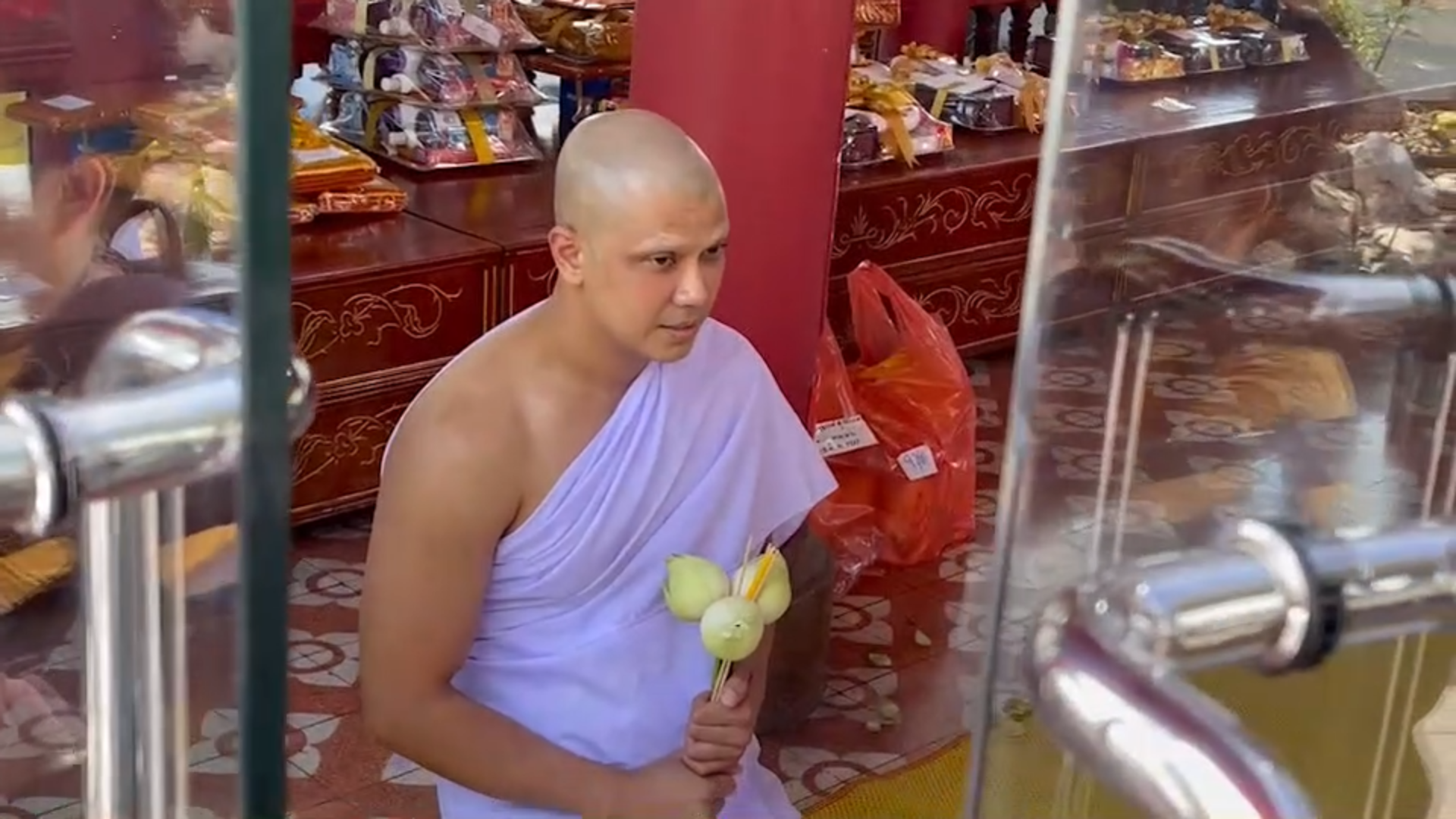 เปิดฉายา"หนุ่ม กะลา"หลังเข้าพิธีอุปสมบท วัดบวรนิเวศวิหาร วันนี้