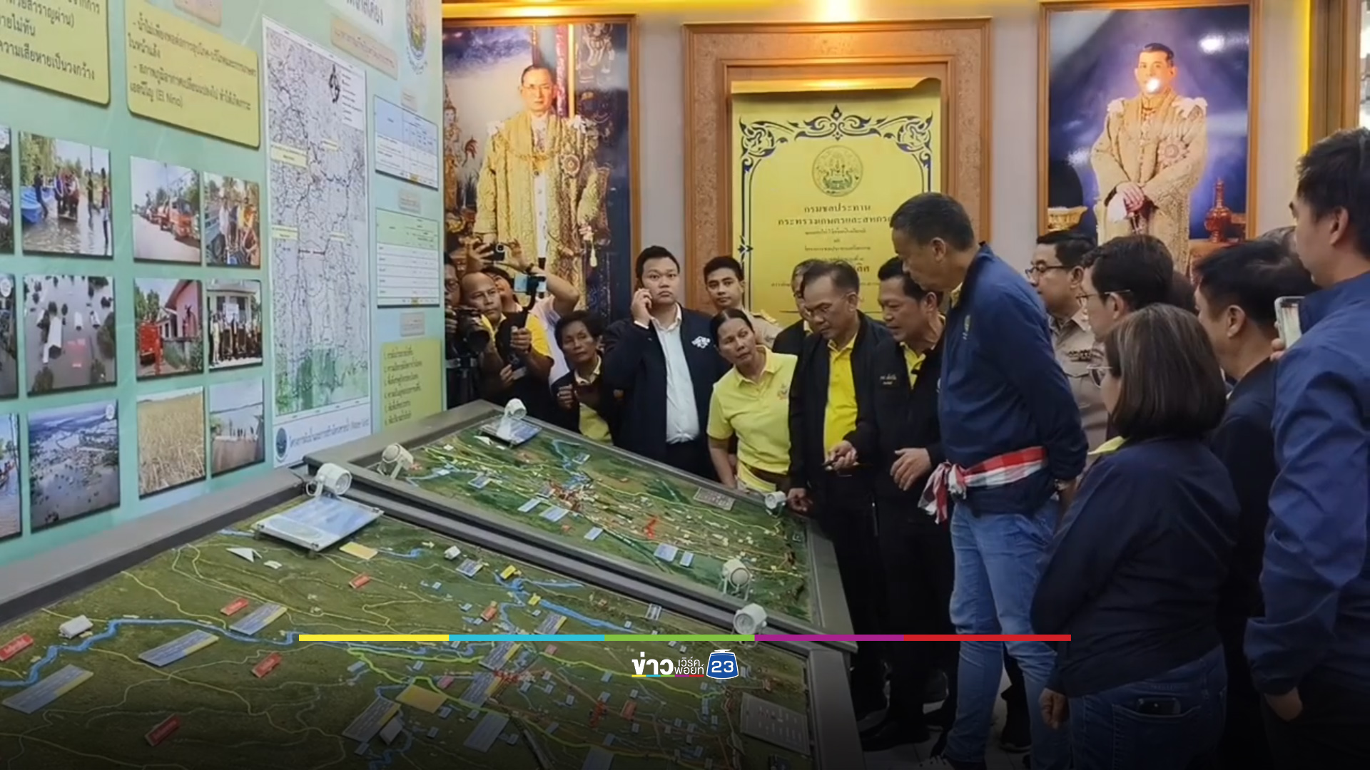 “เศรษฐา” เยือนศรีสะเกษ ชาวบ้านแห่รับ-ส่องทะเบียนรถ