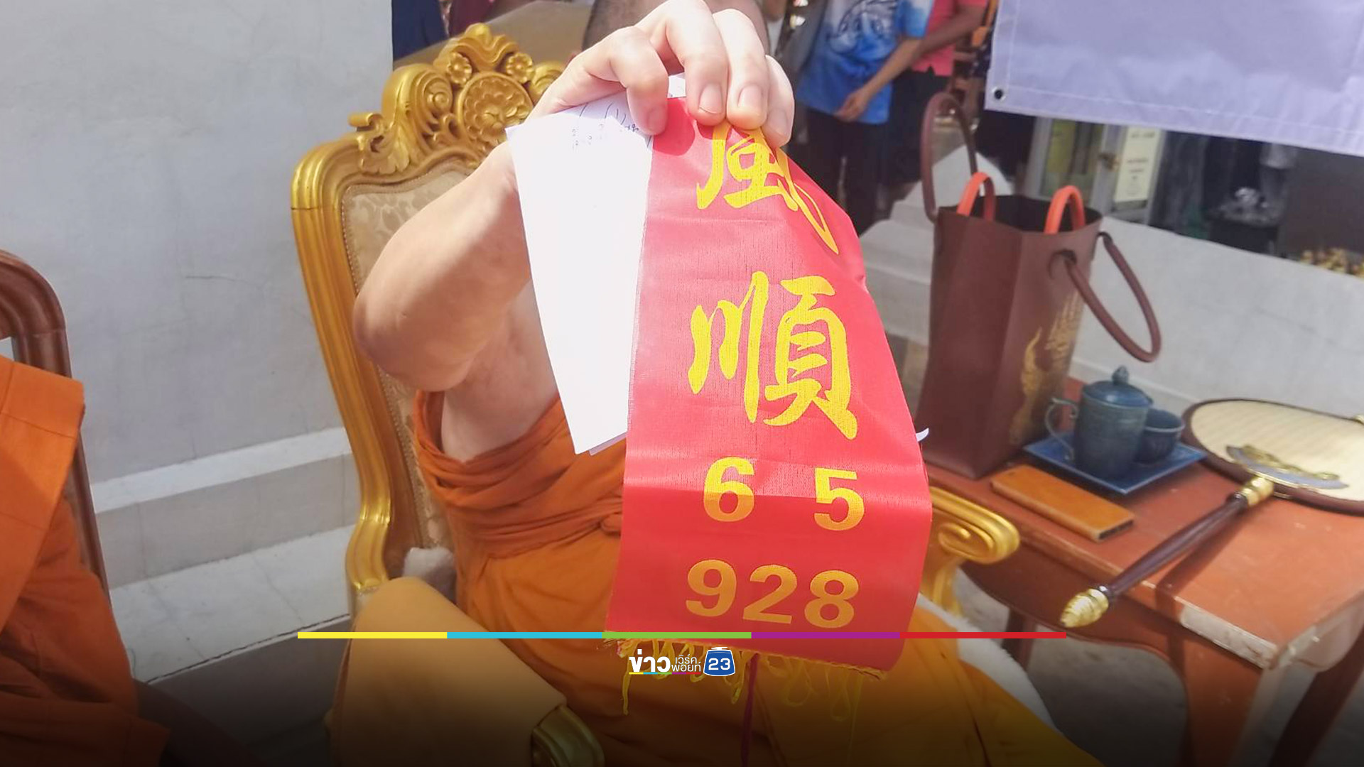 ไข่แพงแต่ก็ต้องแก้บน! ขนไข่หมื่นฟองแก้บนพระเจ้าทันใจ