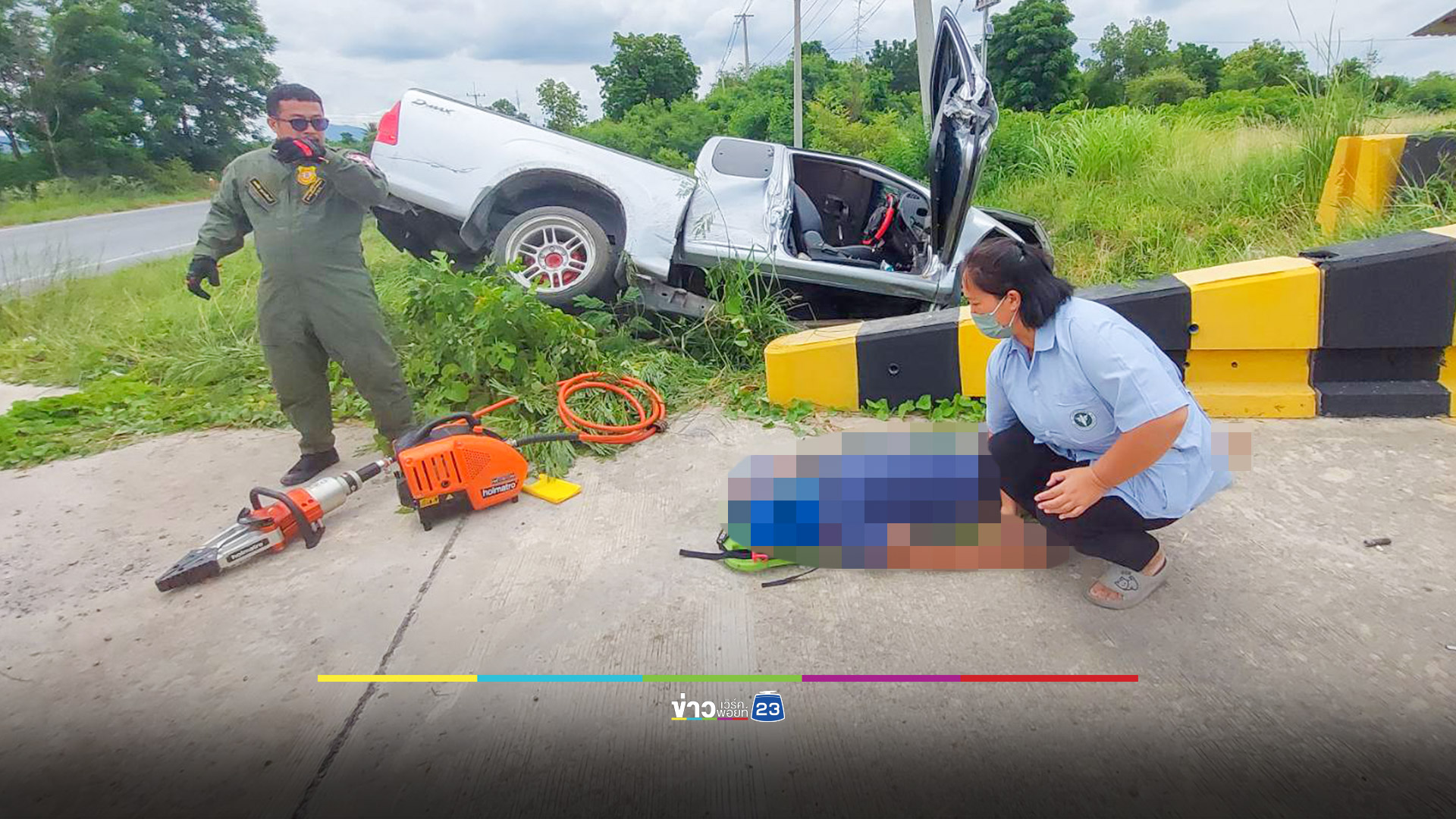 กระบะเสียหลักตกร่องน้ำชนปากท่อดับ
