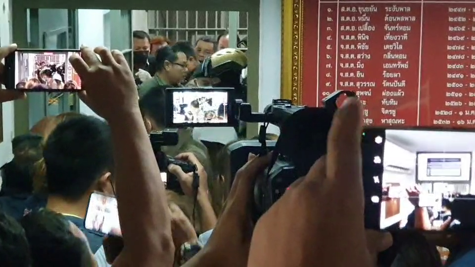 หิ้ว "แซน" ผู้ต้องหาฆ่าตัดมือแฟนสาวฝากขังศาลจังหวัดปทุมธานี