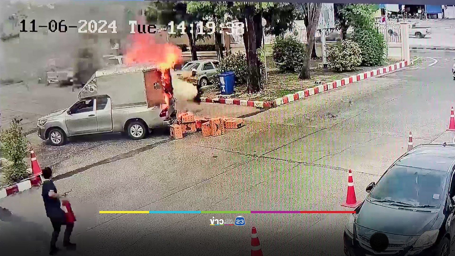 ไฟฟ้าลัดวงจรไหม้คอมฯแอร์กระบะตู้ทึบ ย่างสดไก่ชนกว่า 20 ตัว เสียหายหลายแสน