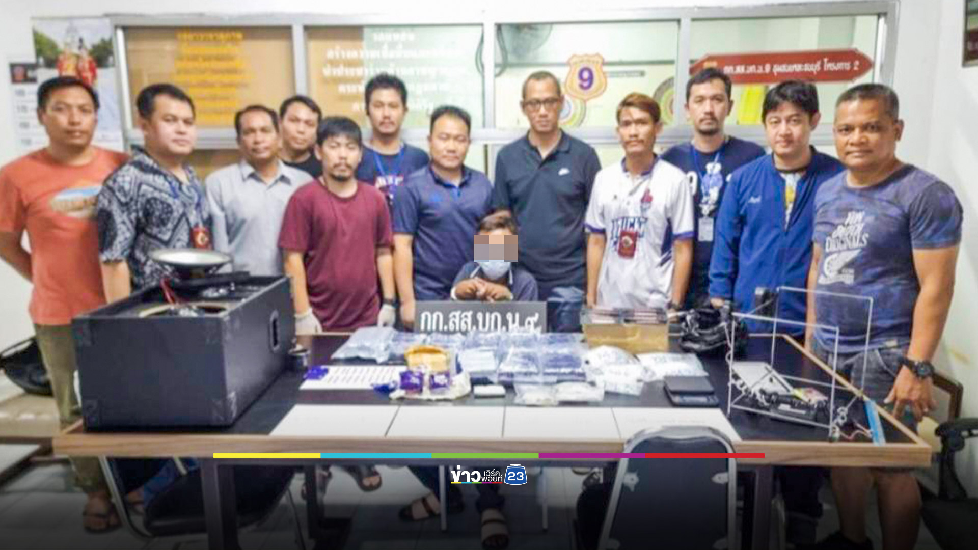 รวบ "เหน่ง บางบอน" ซุกยาบ้ายัดกล่องพัสดุ ยึดของกลาง 6 หมื่นเม็ด