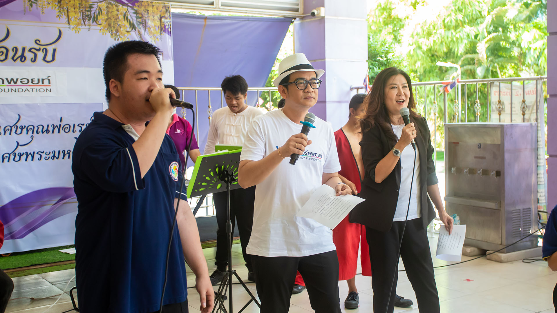 มูลนิธิเวิร์คพอยท์ฯ มอบพัดลมติดผนัง 30 ตัว ให้โรงเรียนเด็กพิเศษคุณพ่อเรย์