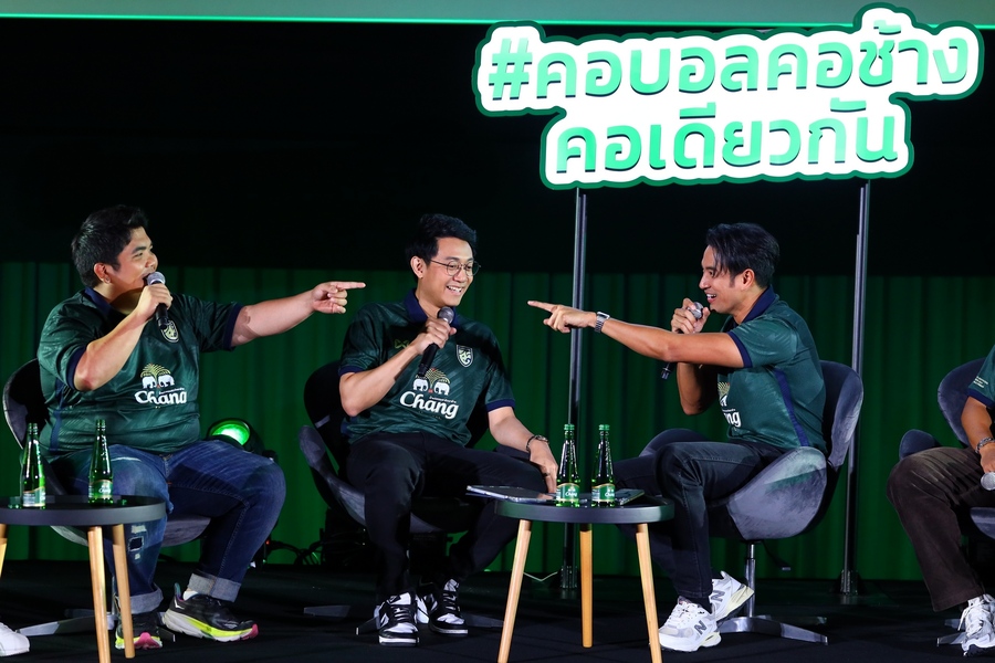 “นิกกี้-เกรท-ลีซอ-แจ็ค” เชียร์ช้างศึกติดจอยักษ์ ใจกลางกรุงเทพฯ