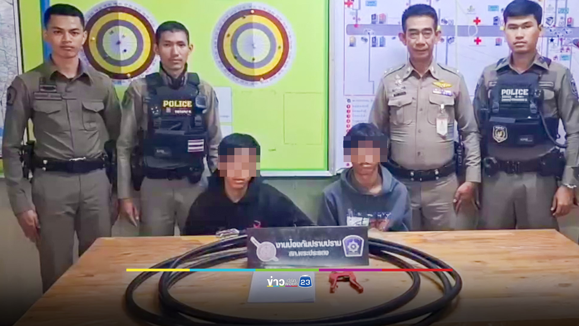 สองเยาวชนลักสายเคเบิลโดนไล่ล่าถีบรถตำรวจล้ม