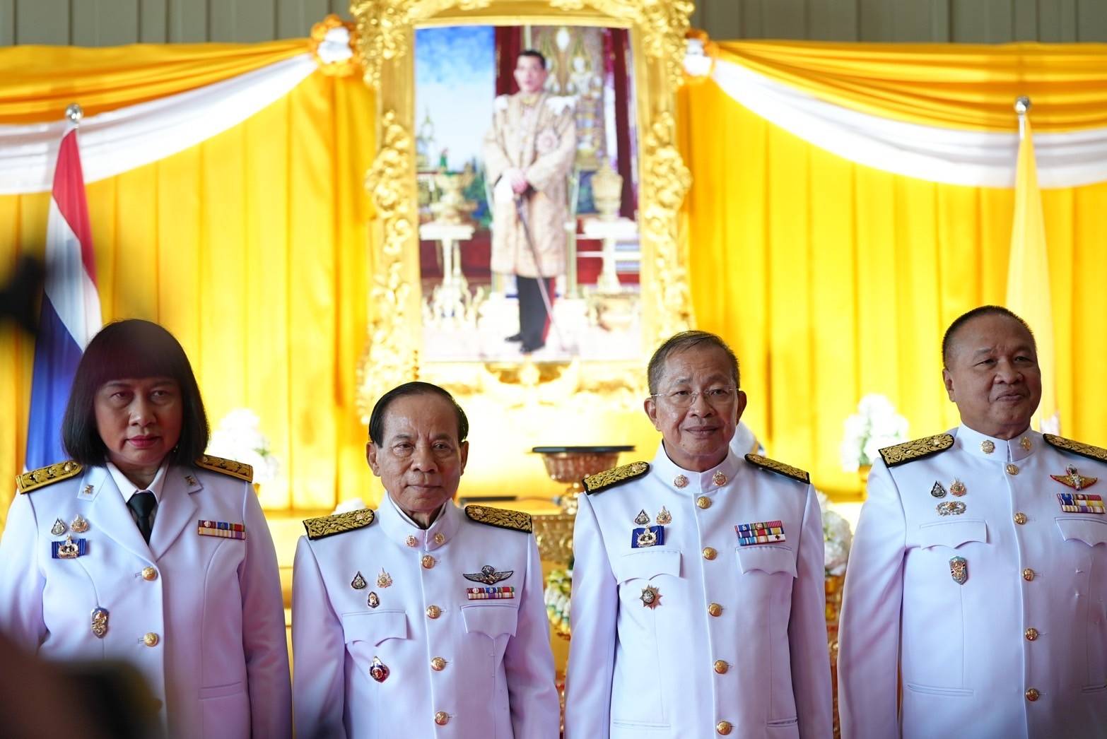 โปรดเกล้าฯแต่งตั้ง ประธาน-รองประธานวุฒิสภา