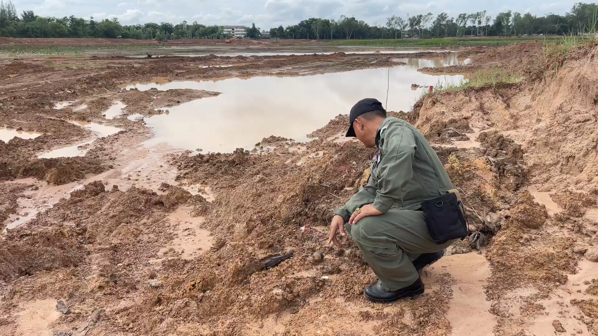 ของใคร! ระเบิดโผล่อ่างเก็บน้ำ สภาพเก่าพร้อมบึ้มได้ทุกเมื่อ
