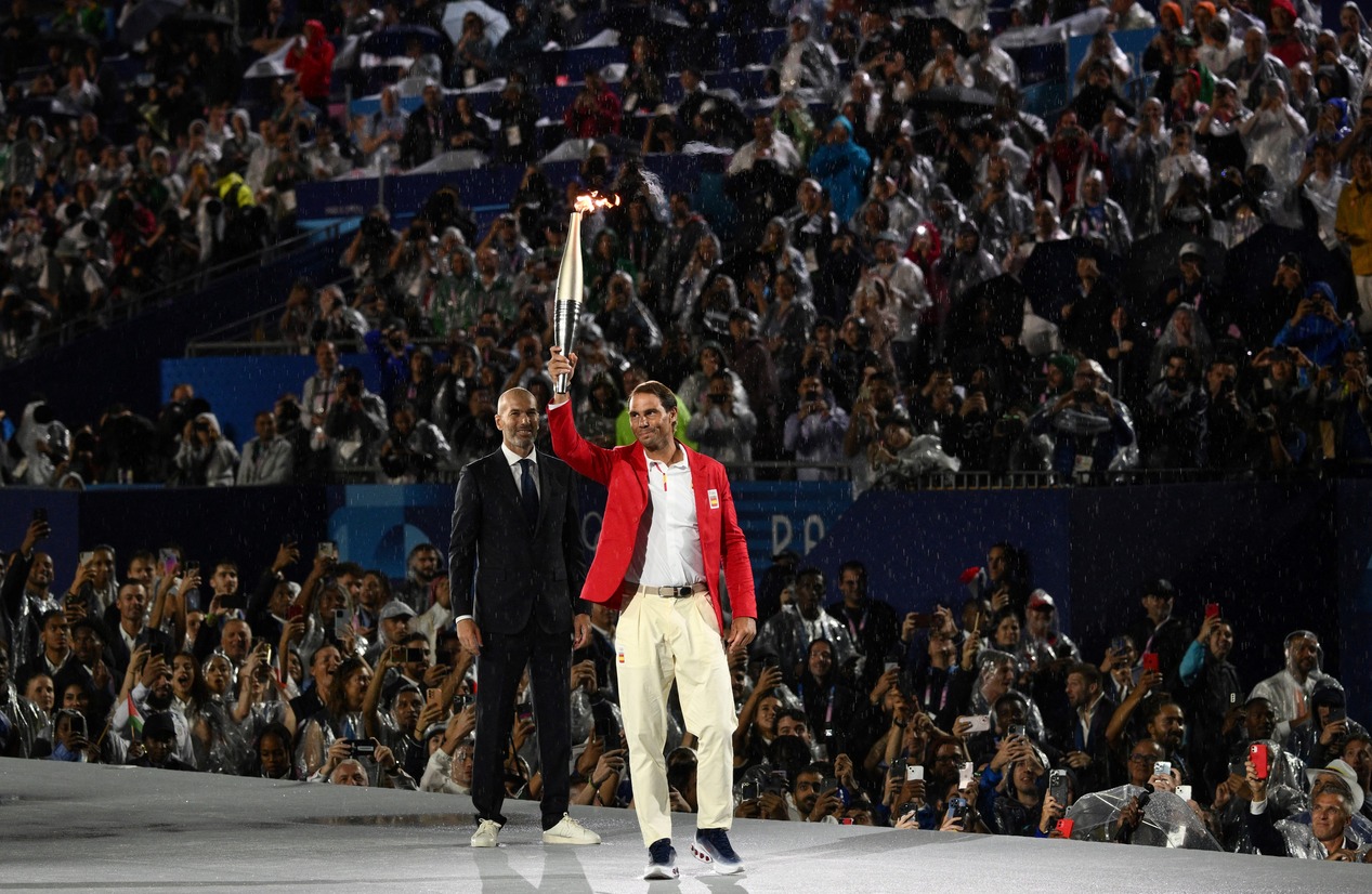 พิธีเปิดโอลิมปิก 2024 เริ่มต้นอย่างเป็นทางการ ขบวนเรือนักกีฬาทั้งหมดล่องเรือผ่านสถานที่สำคัญๆของกรุงปารีส