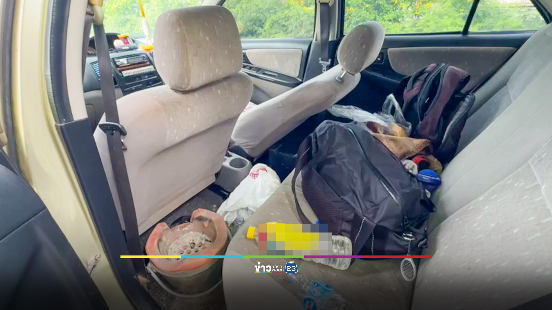 ลุงรมควันในรถ ทนสำลักไม่ไหวออกมาดิ้นทุรนทุรายบนถนน