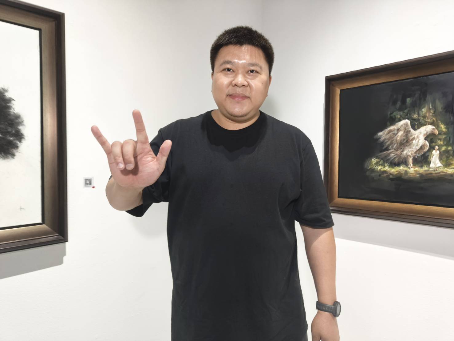 ลูกชาย อ.เฉลิมชัย จัดนิทรรศการศิลปะผลงานเดี่ยวครั้งแรกในรอบ 2 ปี