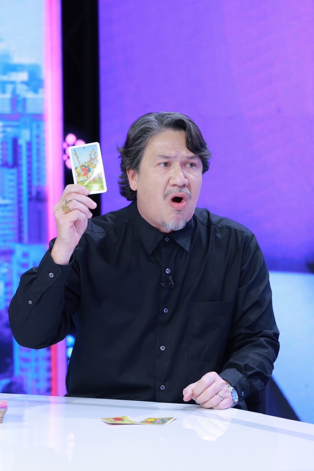 ใครรอดใครรุ่ง!? "เกริก ชิลเลอร์" เปิดไพ่ดูดวงชะตาตามวันเกิด