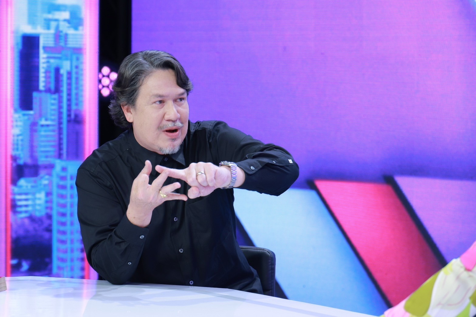 ใครรอดใครรุ่ง!? "เกริก ชิลเลอร์" เปิดไพ่ดูดวงชะตาตามวันเกิด