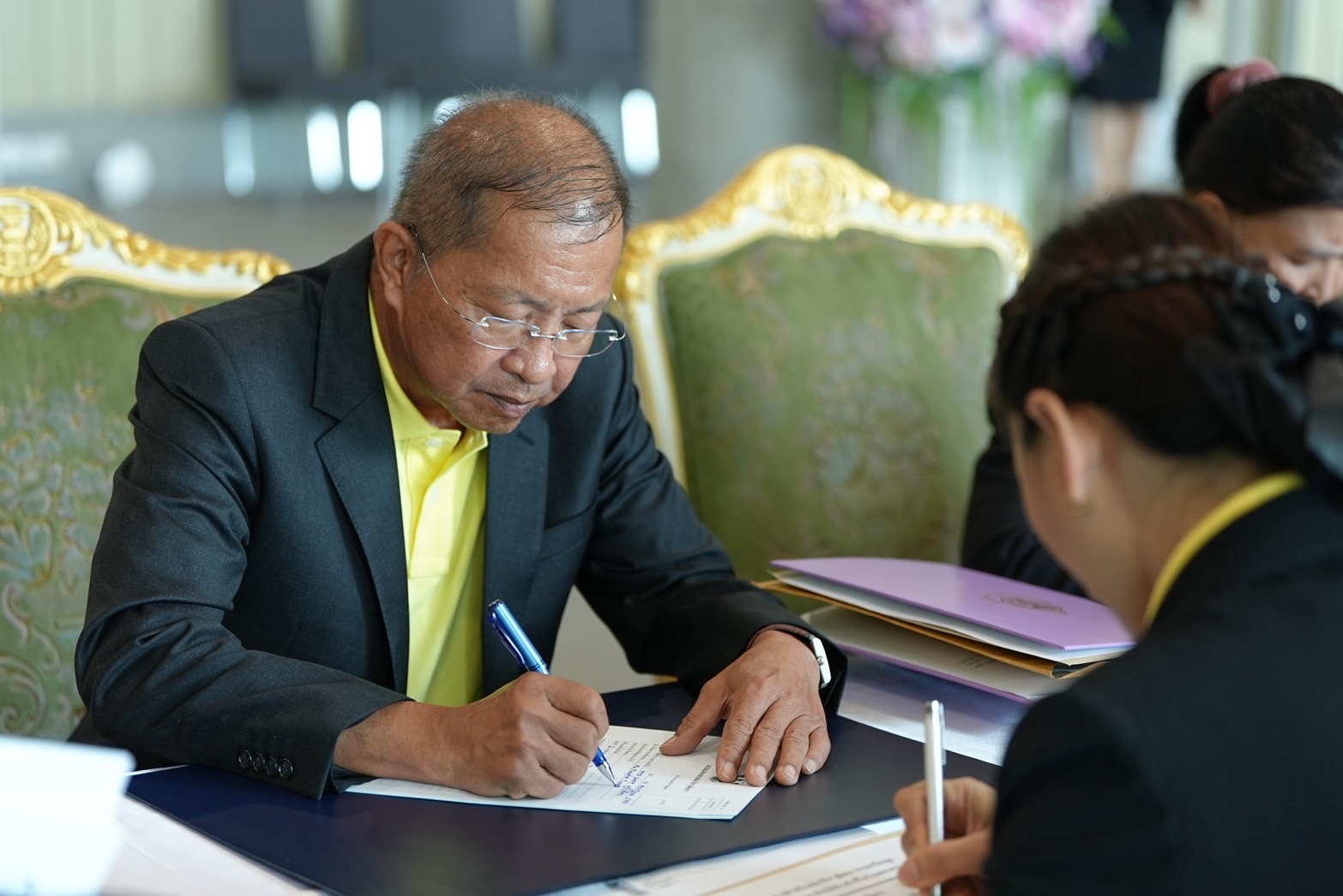 สื่อจับตา "มงคล สุระสัจจะ" ตัวเต็งชิงตำแหน่งประธานวุฒิสภา เจ้าตัวยันไม่เคยฝันเป็น ปธ.ฯวุฒิ