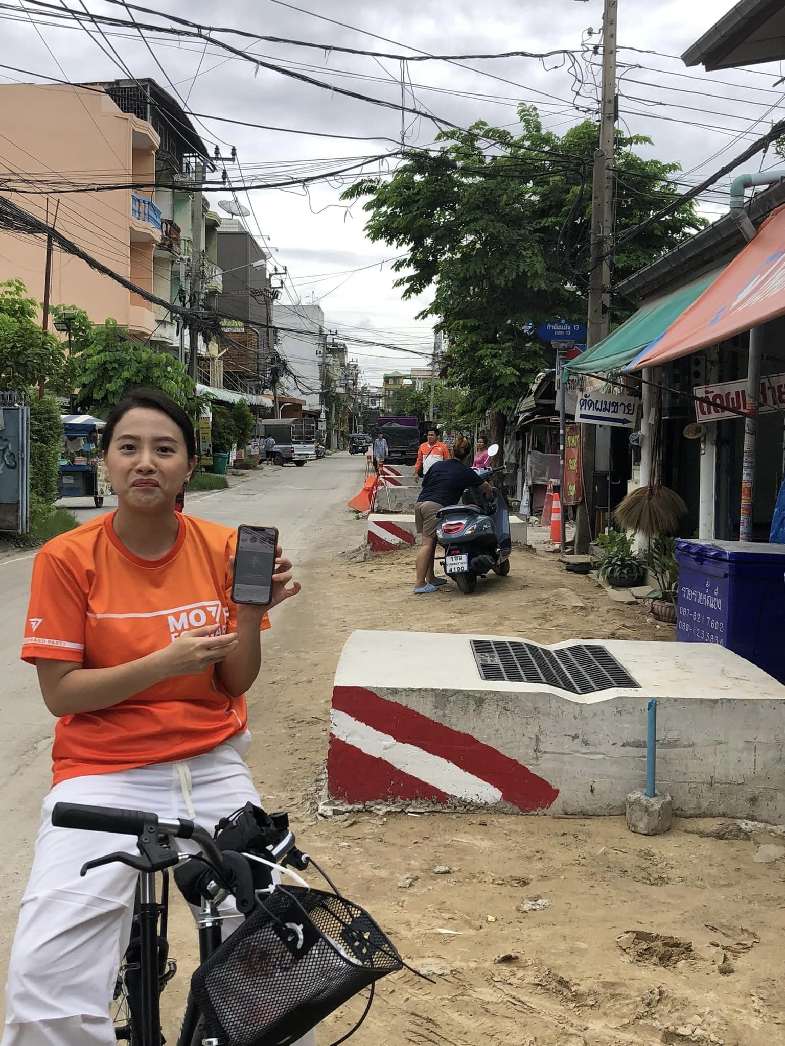 ทำไมสูงเบอร์นี้? "สส.ไอซ์" ฝาท่อระบายน้ำสูงกว่าพื้นบ้านประชาชน