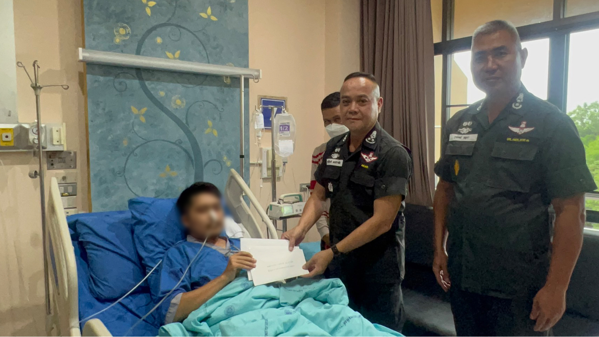 “นายกฯ” ห่วงใยตำรวจ มอบเงิน 50,000 ปลอบขวัญ ตชด.ถูกยิงบาดเจ็บจากปฏิบัติการไล่ล่าแก๊งยาเสพติด