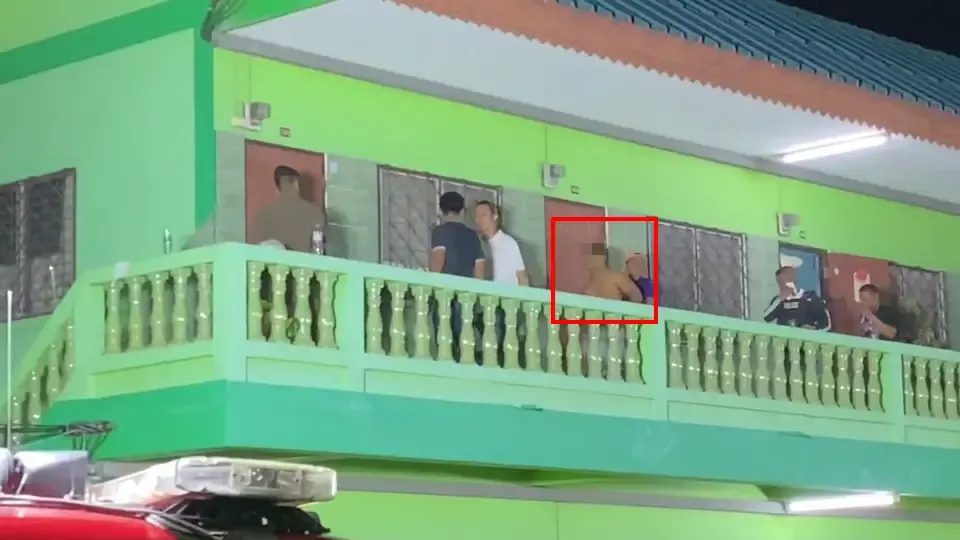 คุมตัวได้แล้วคนร้ายชิงทองหนีกบดานห้องพักพร้อมปืน
