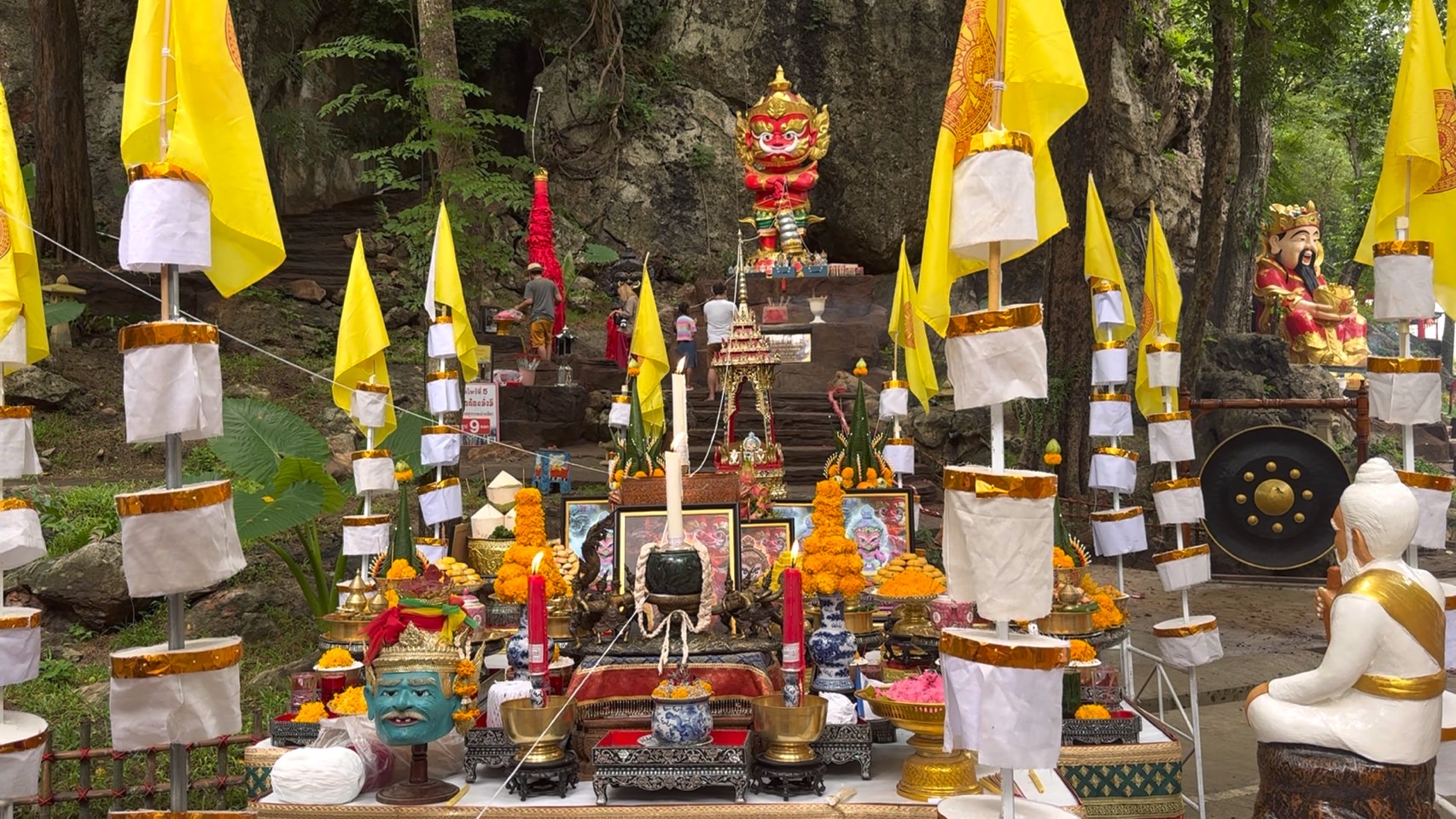ชาวบ้านแน่น! ร่วมพิธีปลุกเสกซอฟต์พาวเวอร์ “ท้าวเวสสุวรรณ บัลลังก์บารมี”