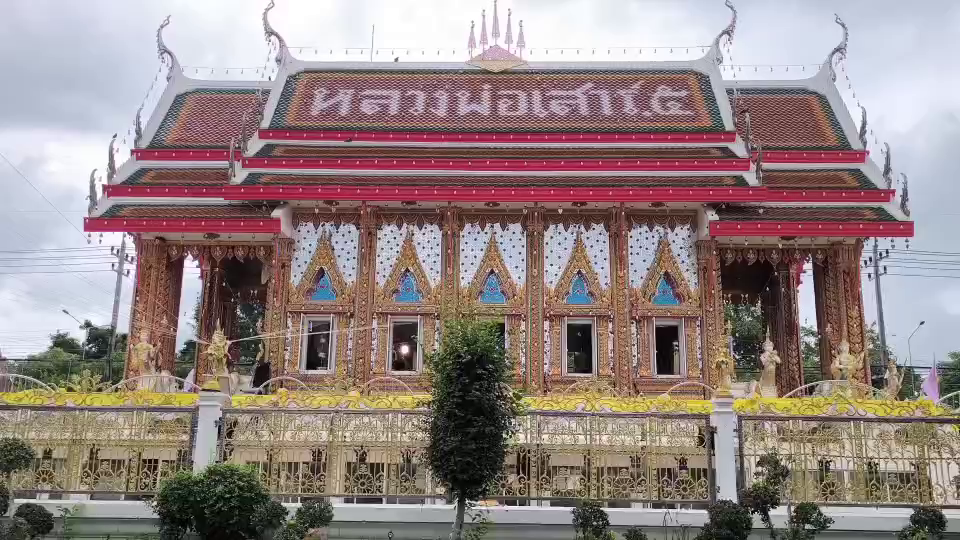 นทท.นำโฉนดที่ดินเข้าพิธีปลุกเสก - กราบไหว้องค์หลวงพ่อเสาร์ 5