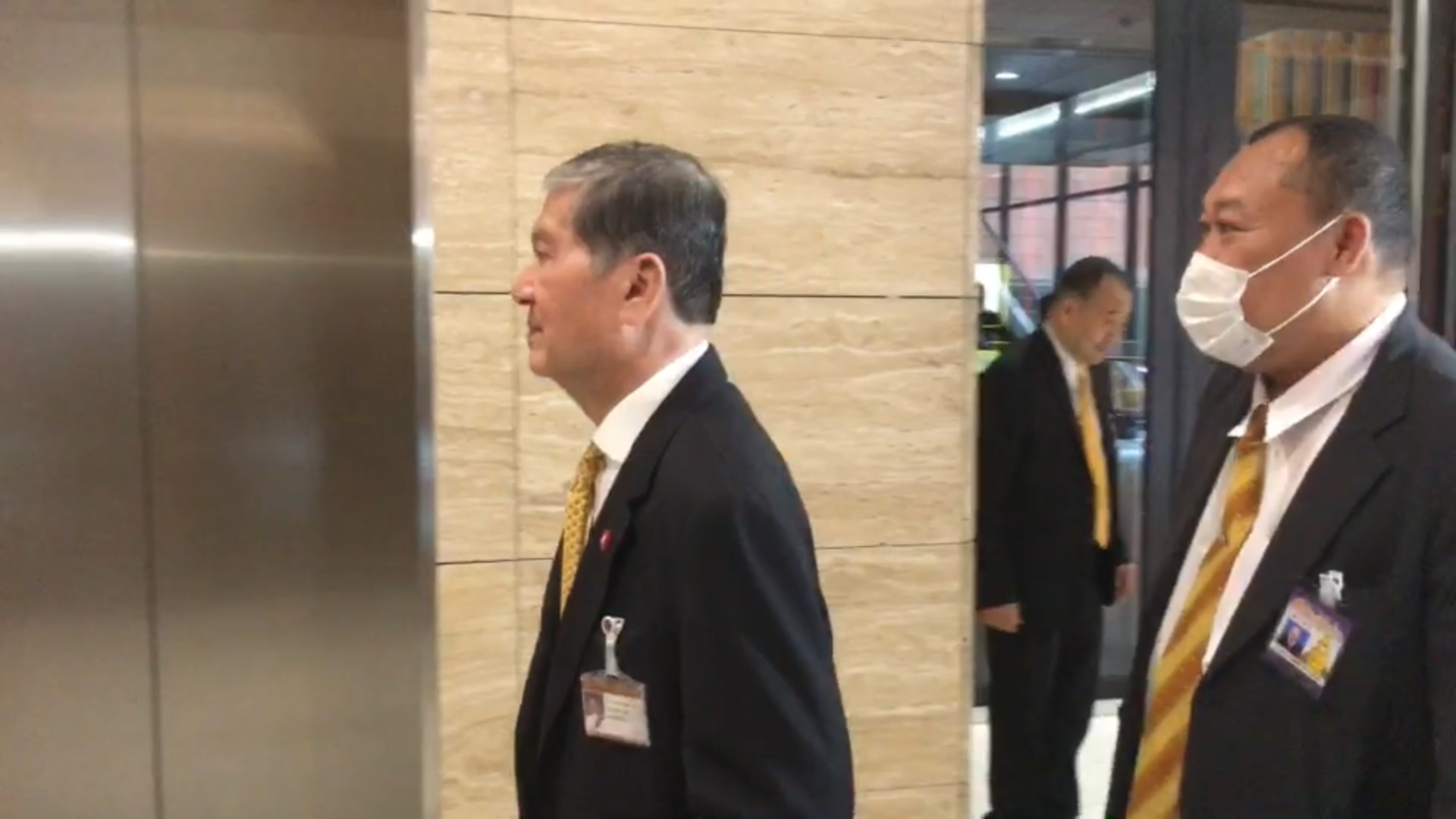 "เฉลิม"เข้าสภาฯ บอก very happy เผยเข้าสภาทุกวันที่มีประชุม
