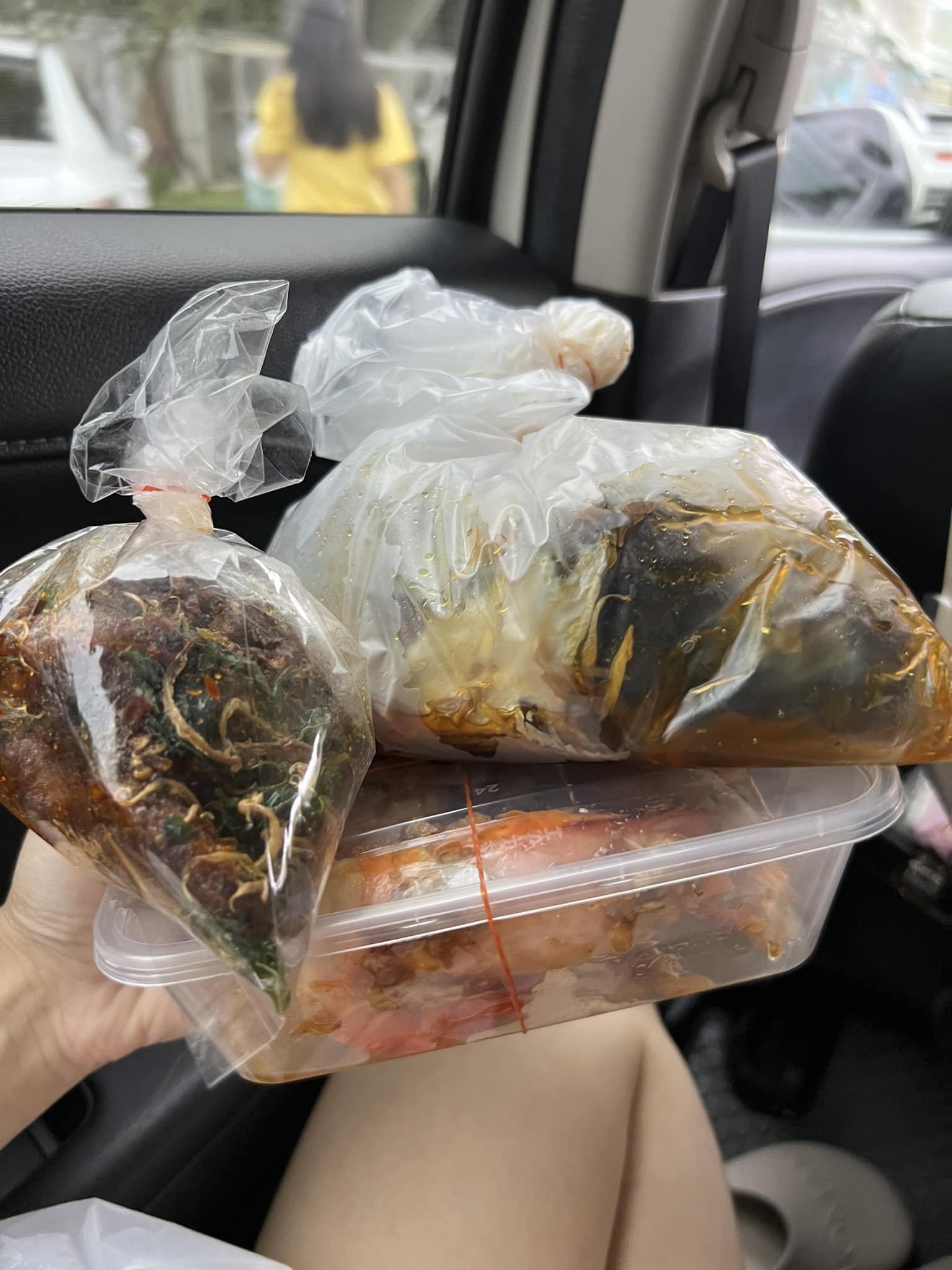 ไม่ถามราคาก่อน! สาวรีวิวซื้อกับข้าว สั่งไป 3 อย่าง 820 บาท อึ้งแพงขนาดนี้เลยเหรอ?