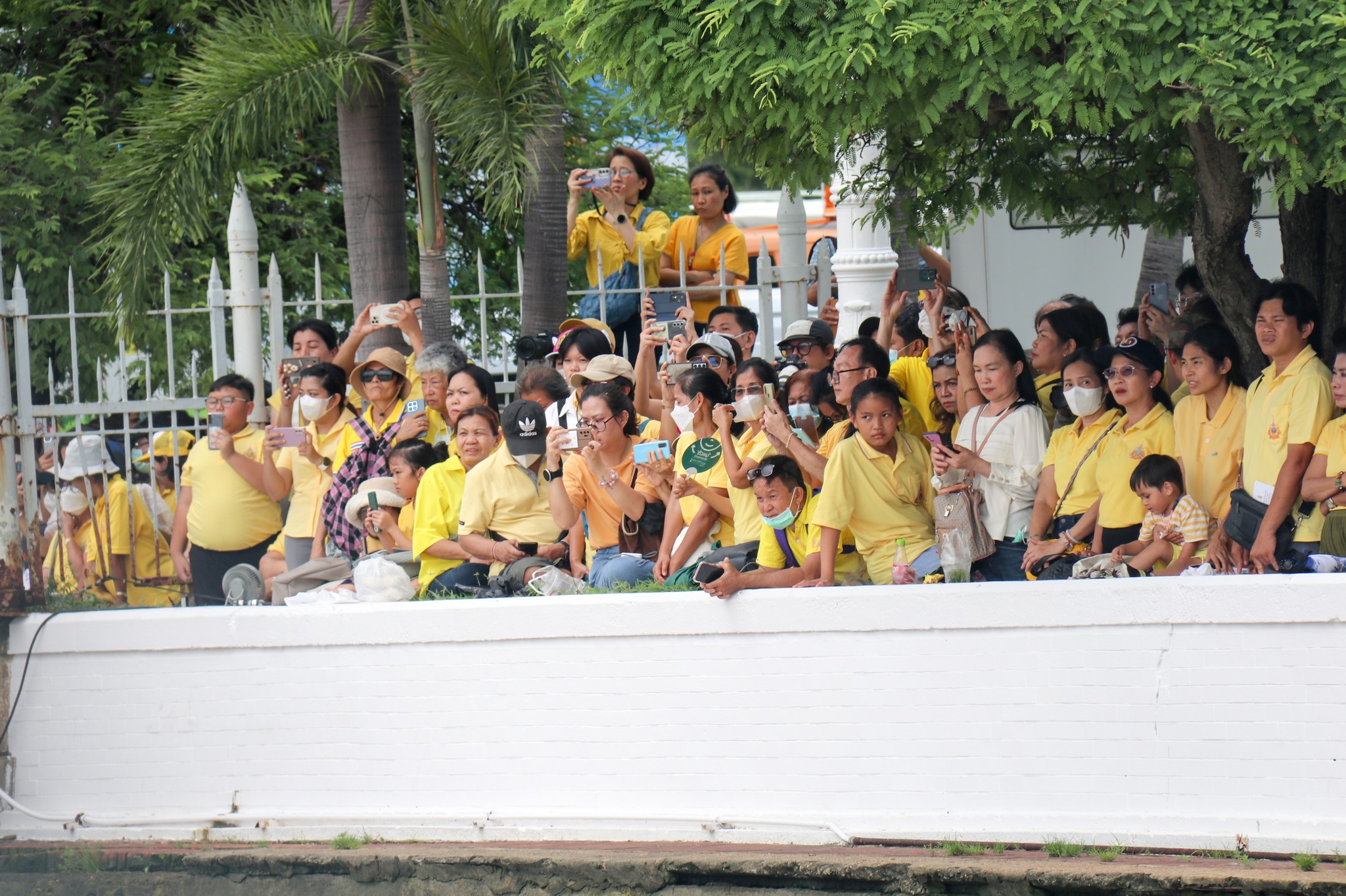 กองทัพเรือเชิญชมบรรยากาศการอัญเชิญเรือพระที่นั่ง เห่เฉลิมพระเกียรติ แบบผูกทุ่น