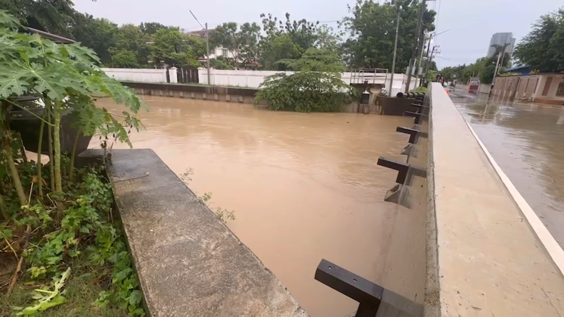 อัปเดต"น้ำท่วมระยอง"คลี่คลายหลังเจอฝนถล่มข้ามคืน