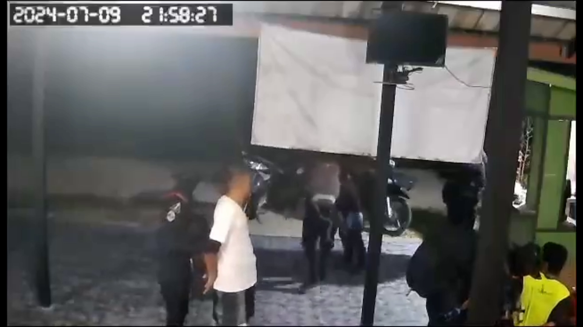 วงจรปิดเหตุคนร้ายนับ 10 บุกปล้นอาวุธปืนที่ป้อม ชรบ.