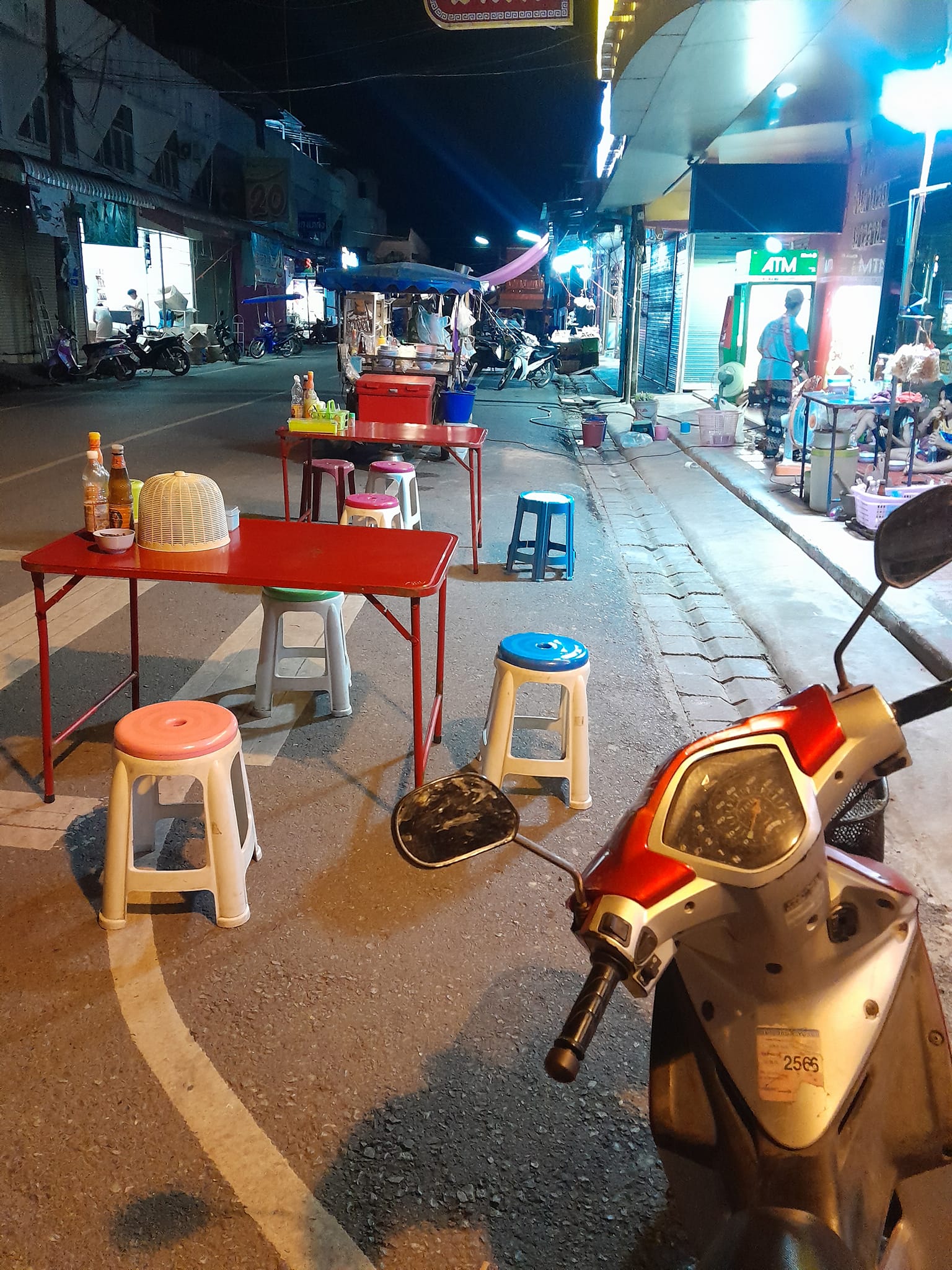 ไม่เอาออกผมจับ! จนท.เทศกิจฝากถึงร้านก๋วยเตี๋ยวอย่าล้ำเส้นจนเกินเลย