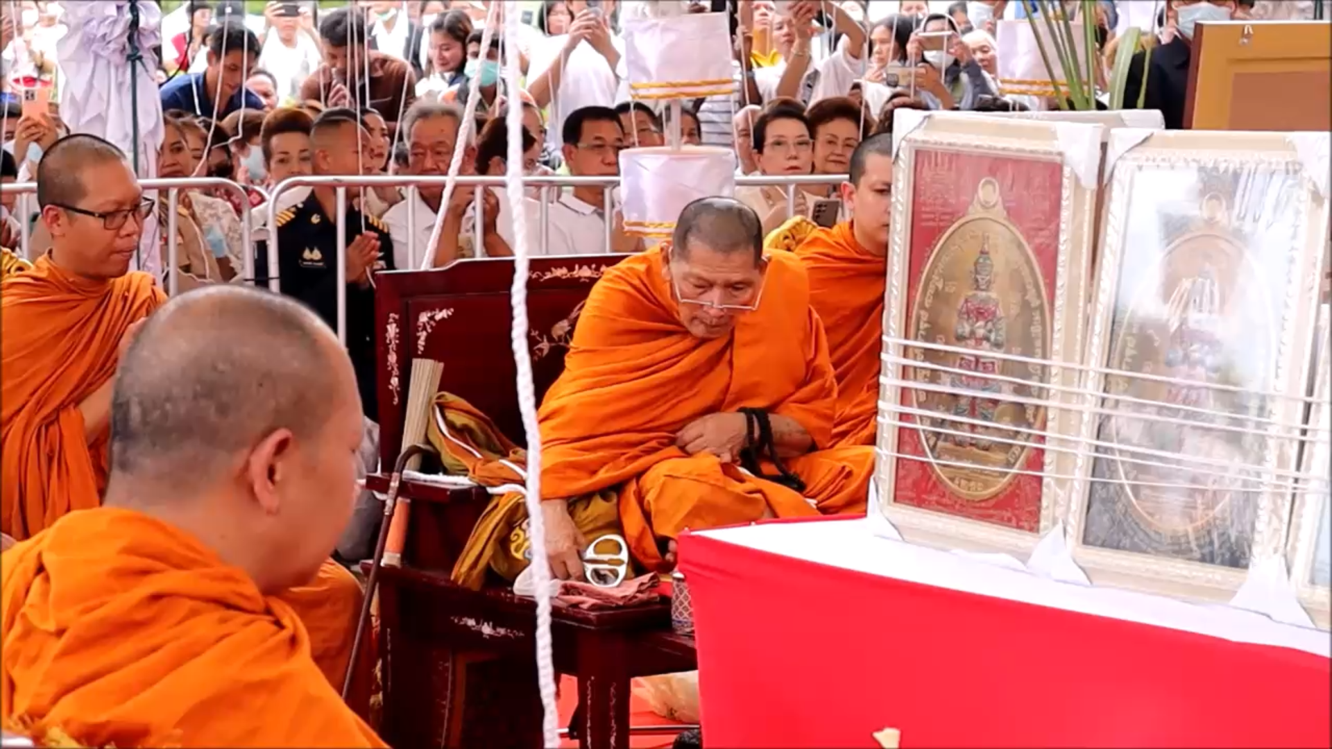 ศรัทธาแน่น! "หลวงปู่ศิลา"ร่วมเกจิดังภาคอีสาน ปลุกเสกเหรียญฯ