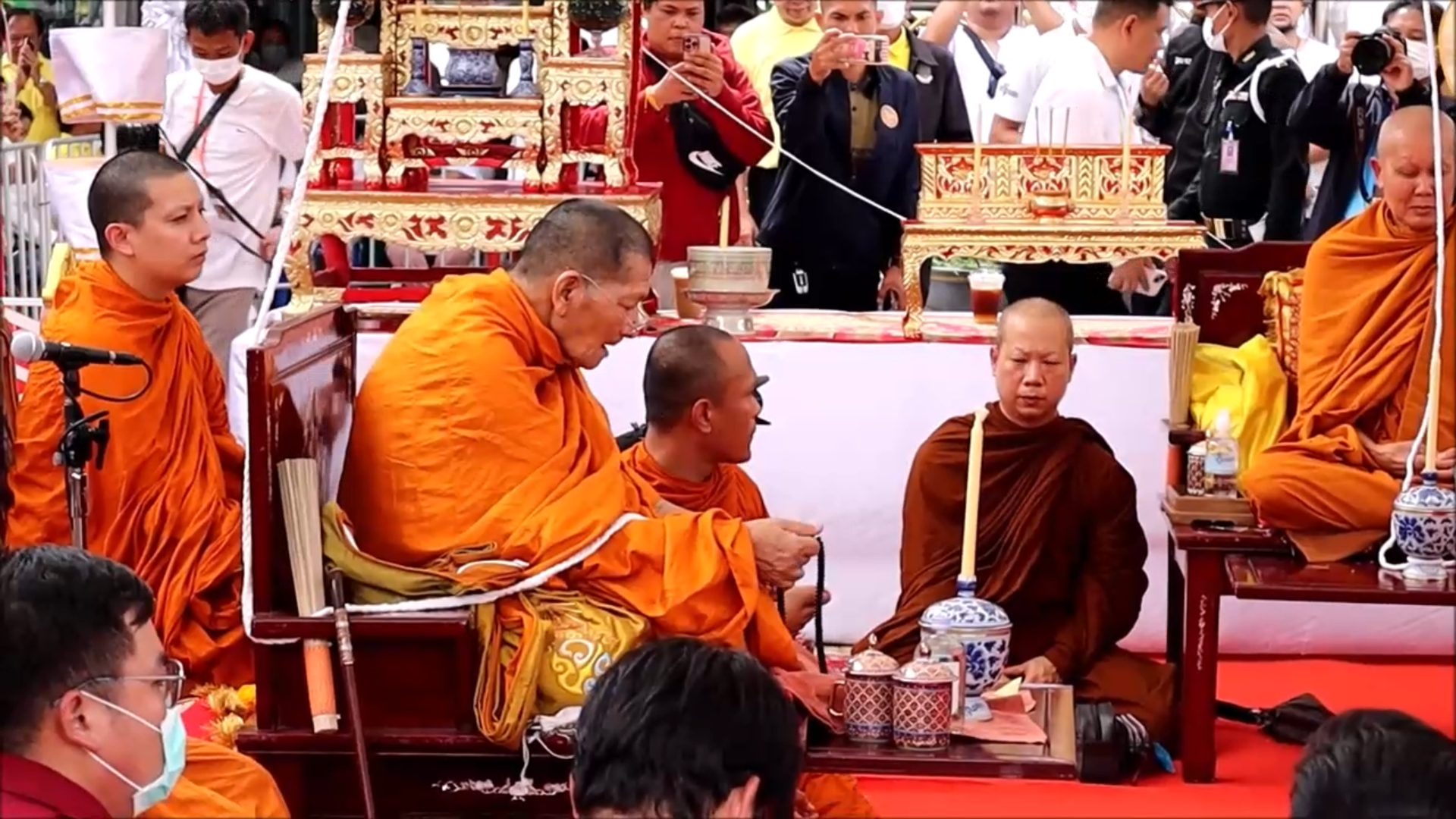 ศรัทธาแน่น! "หลวงปู่ศิลา"ร่วมเกจิดังภาคอีสาน ปลุกเสกเหรียญฯ