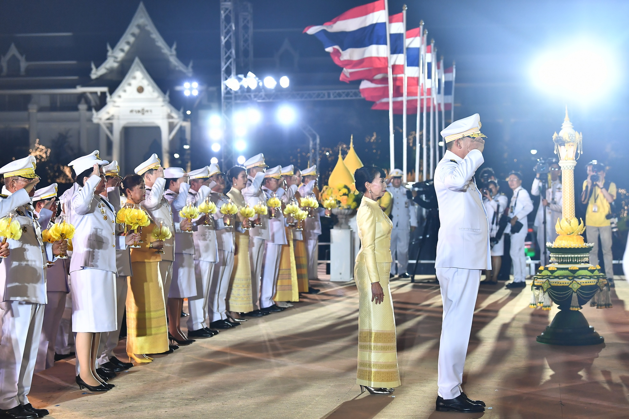พิธีถวายเครื่องราชสักการะและพิธีจุดเทียนถวายพระพรชัยมงคล เนื่องในโอกาสพระราชพิธีมหามงคลเฉลิมพระชนมพรรษา 6 รอบ
