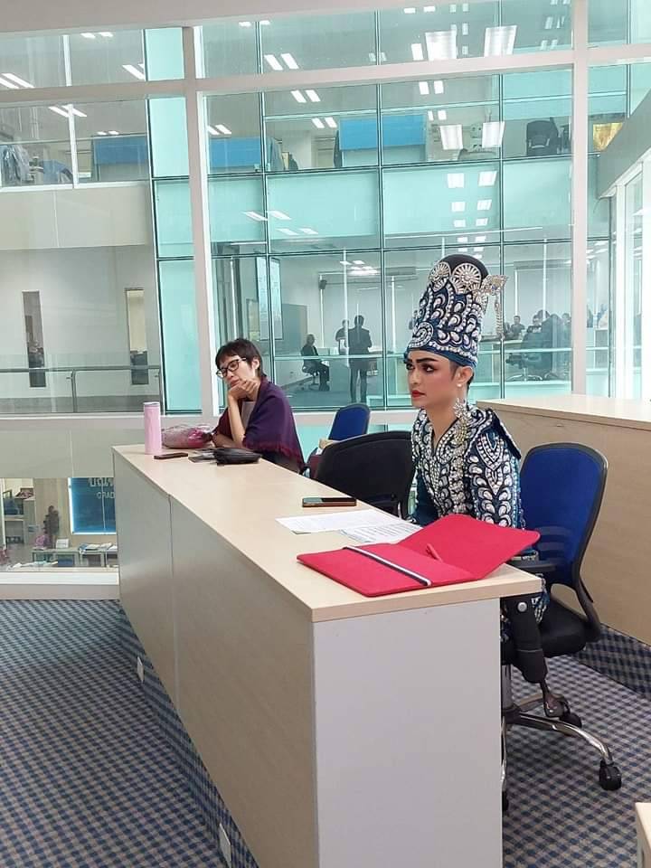เกิดอะไรขึ้น ? "ศรราม น้ำเพชร" เปิดใจ ตำนานบทใหม่! สวมชุดลิเกเข้าคลาสเรียน ป.เอก