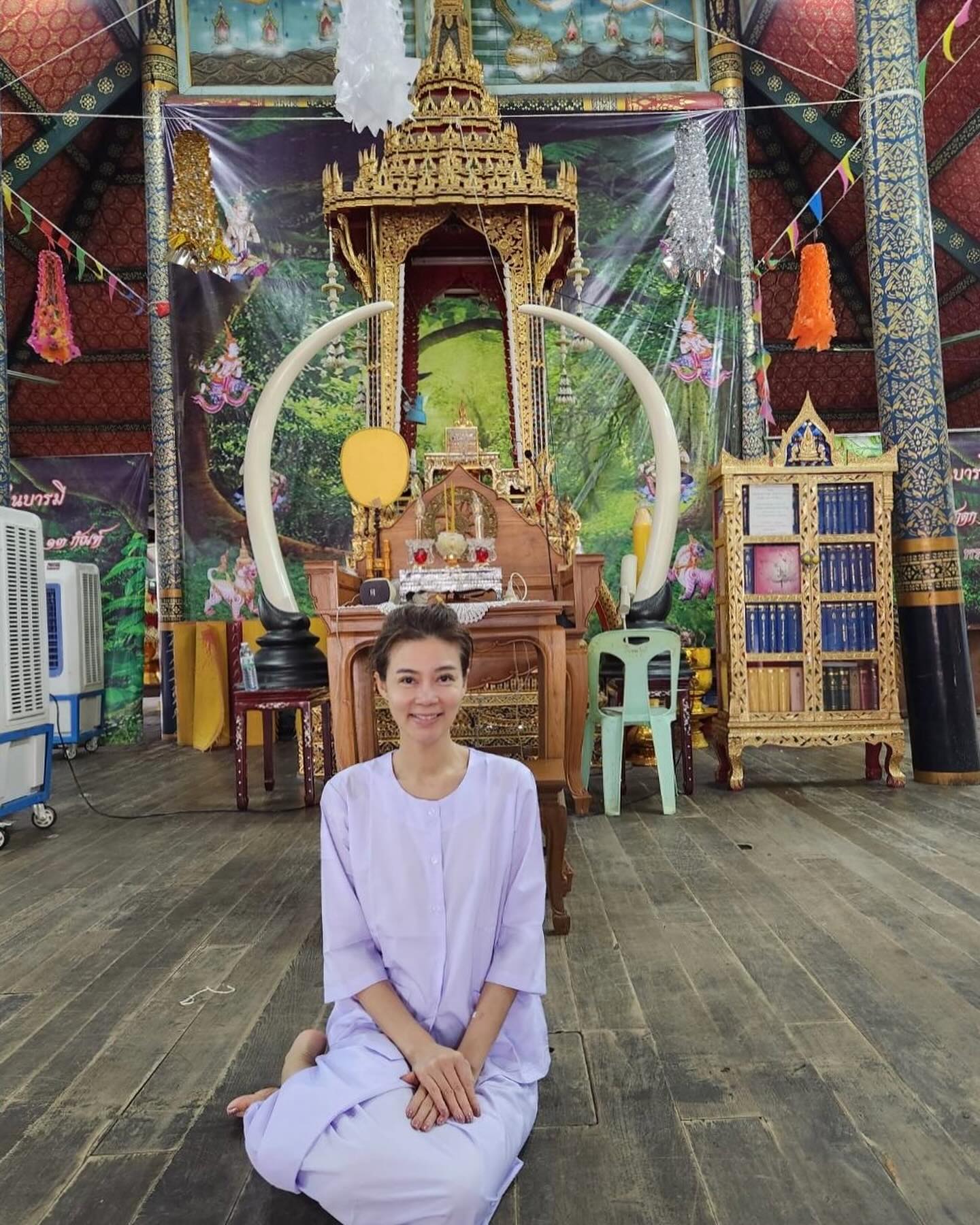 “ปู มัณฑนา” เคลื่อนไหว เข้าวัดนุ่งขาวห่มขาว