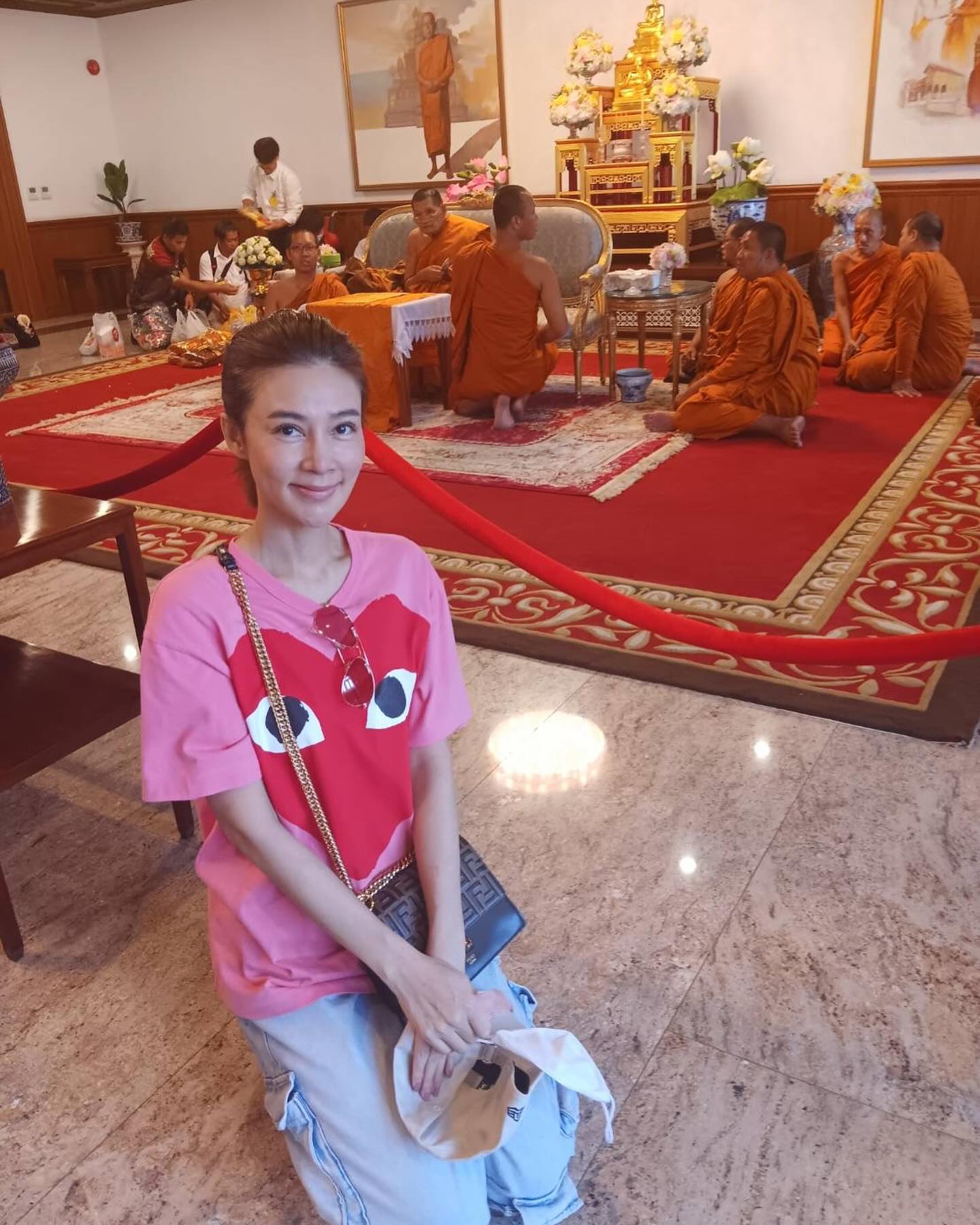 “ปู มัณฑนา” เคลื่อนไหว เข้าวัดนุ่งขาวห่มขาว